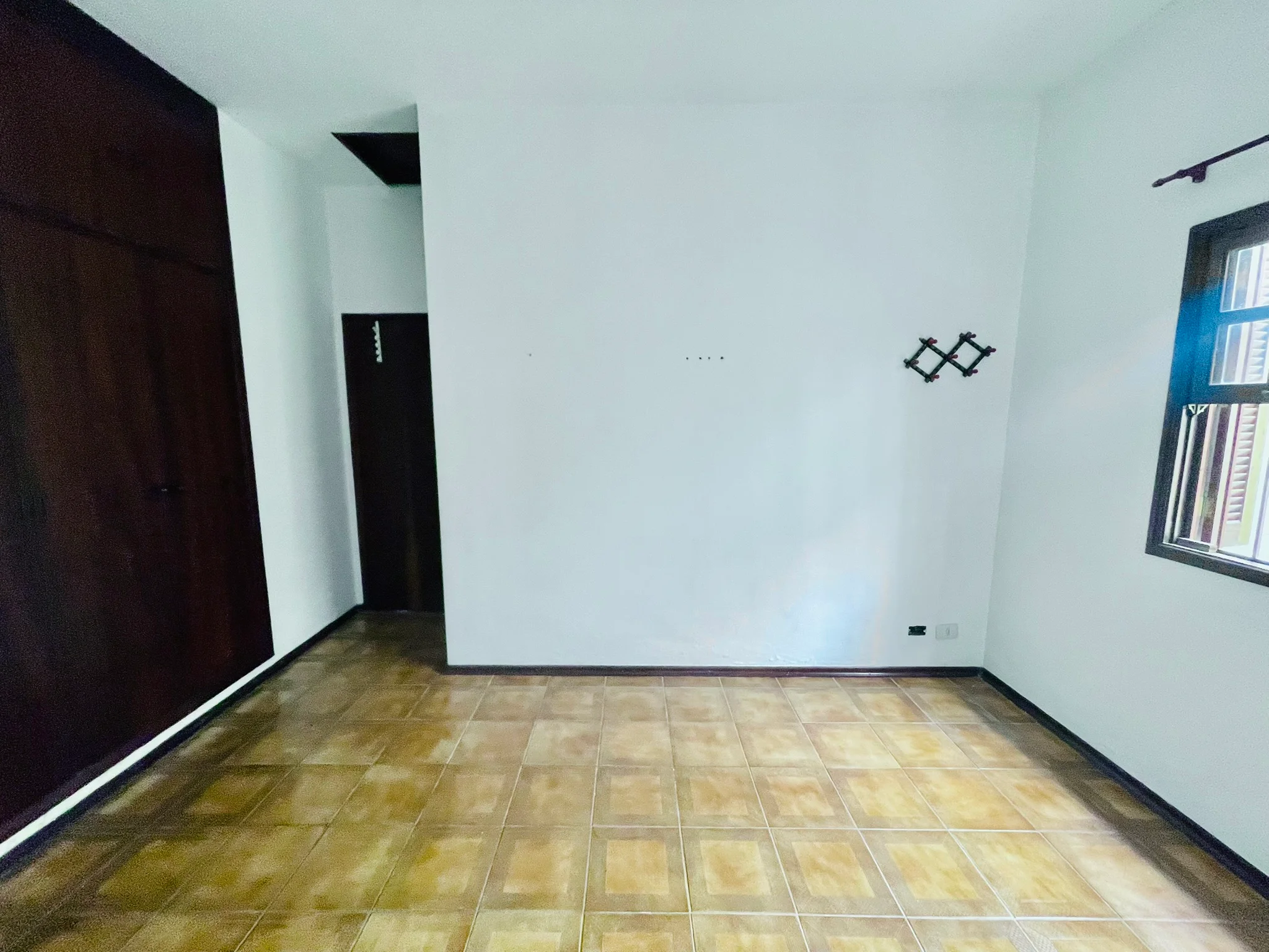 Casa para venda e locação no bairro Jardim das Nações em Taubaté/SP. 