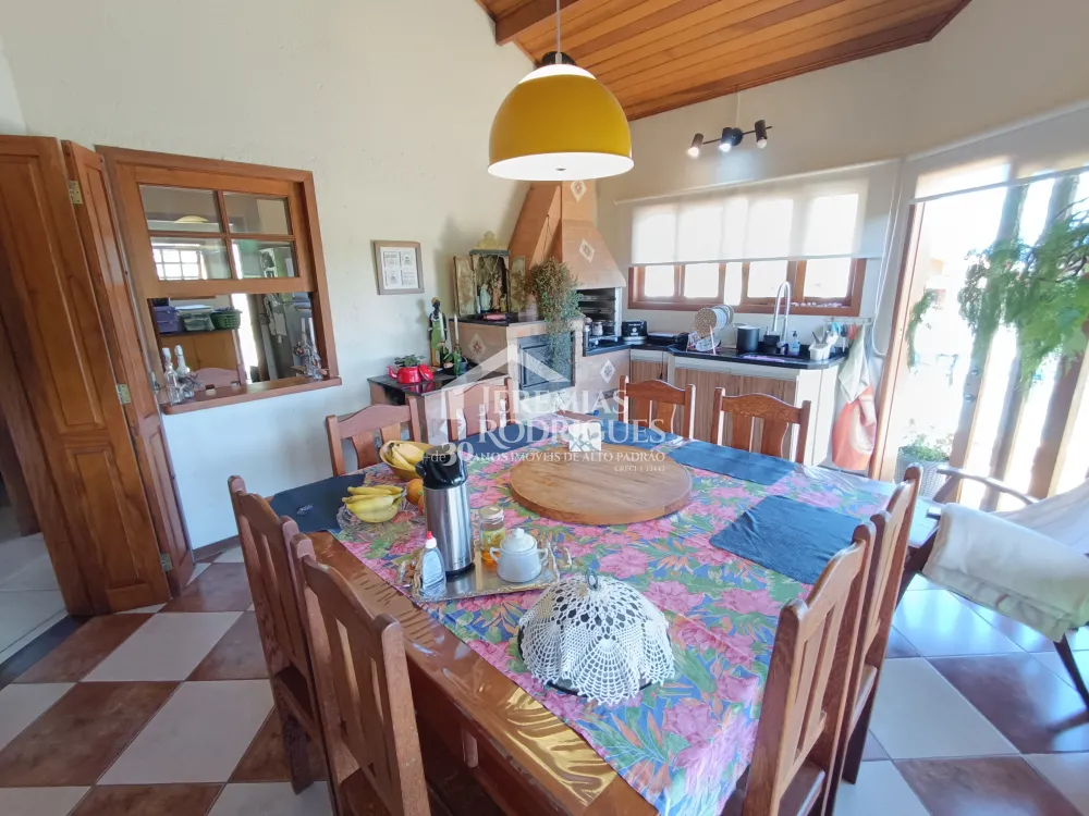 Casa com 4 dormitórios, 277 m² - Santo Antônio do Pinhal/SP