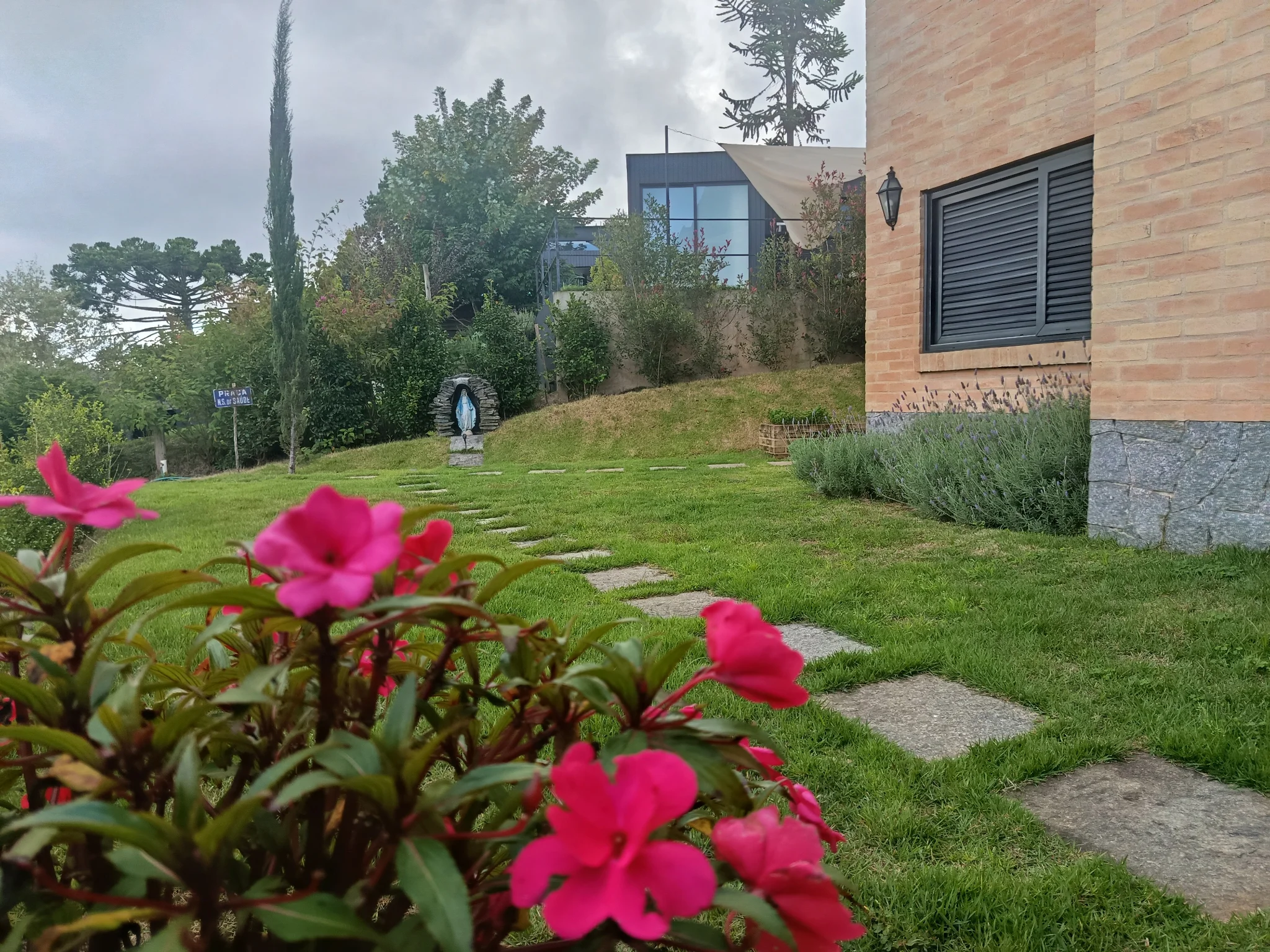 Casa à venda com 3 suítes no Condomínio Iporanga em Campos do Jordão/SP. 