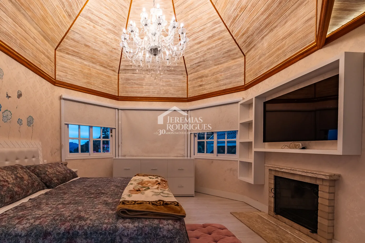 Casa com 5 suítes, 950 m² - Alto do Capivari - Campos do Jordão/SP