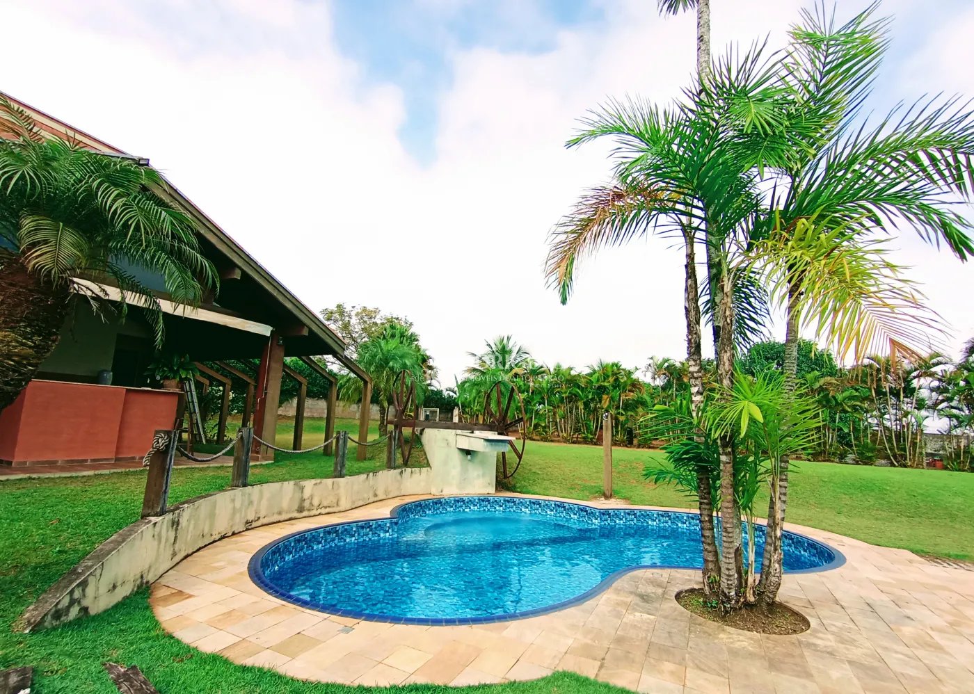 Casa à venda com 3 dormitórios no Condomínio Chácaras Cataguá em Taubaté/SP