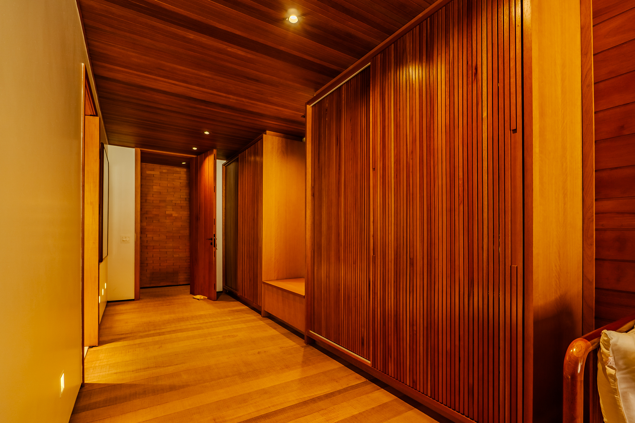 Mansão à venda com 7 suítes no Condomínio Vila Simonsen em Campos do Jordão/SP.