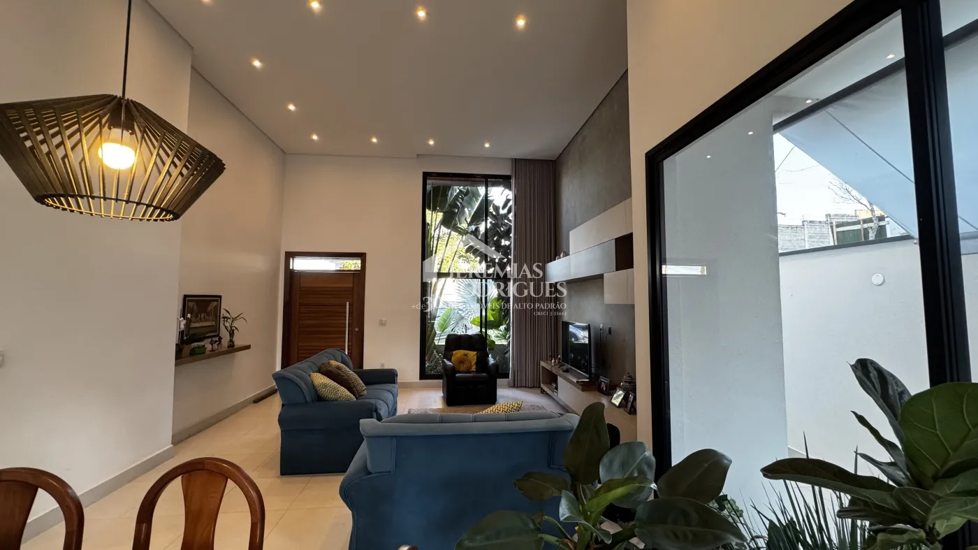 Casa à venda com3 suítes no Condomínio Reserva dos Lagos em Pindamonhangaba/SP.