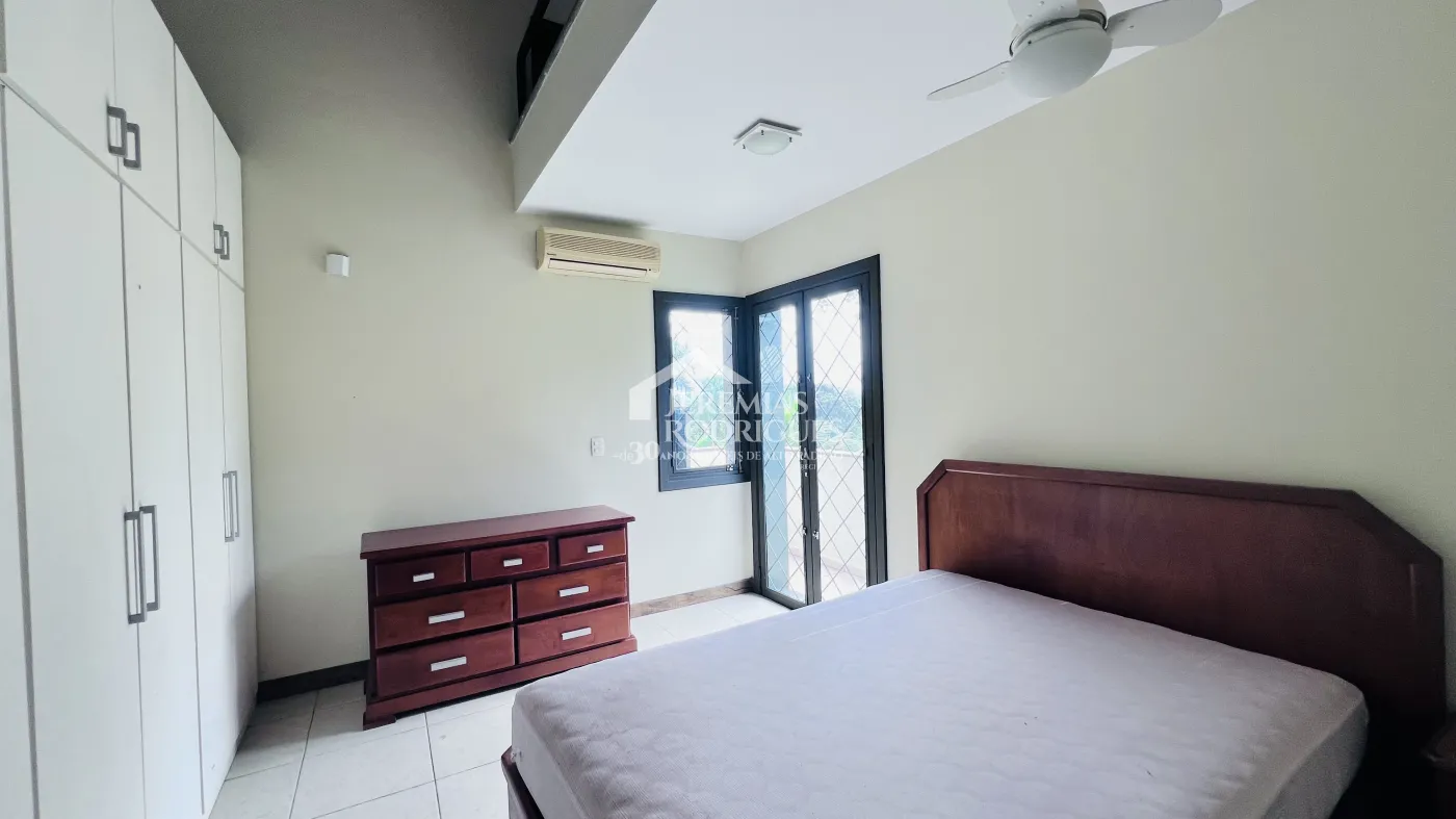 Casa com 8 dormitórios, 900 m² - Condomínio Portal da Serra - Taubaté/SP