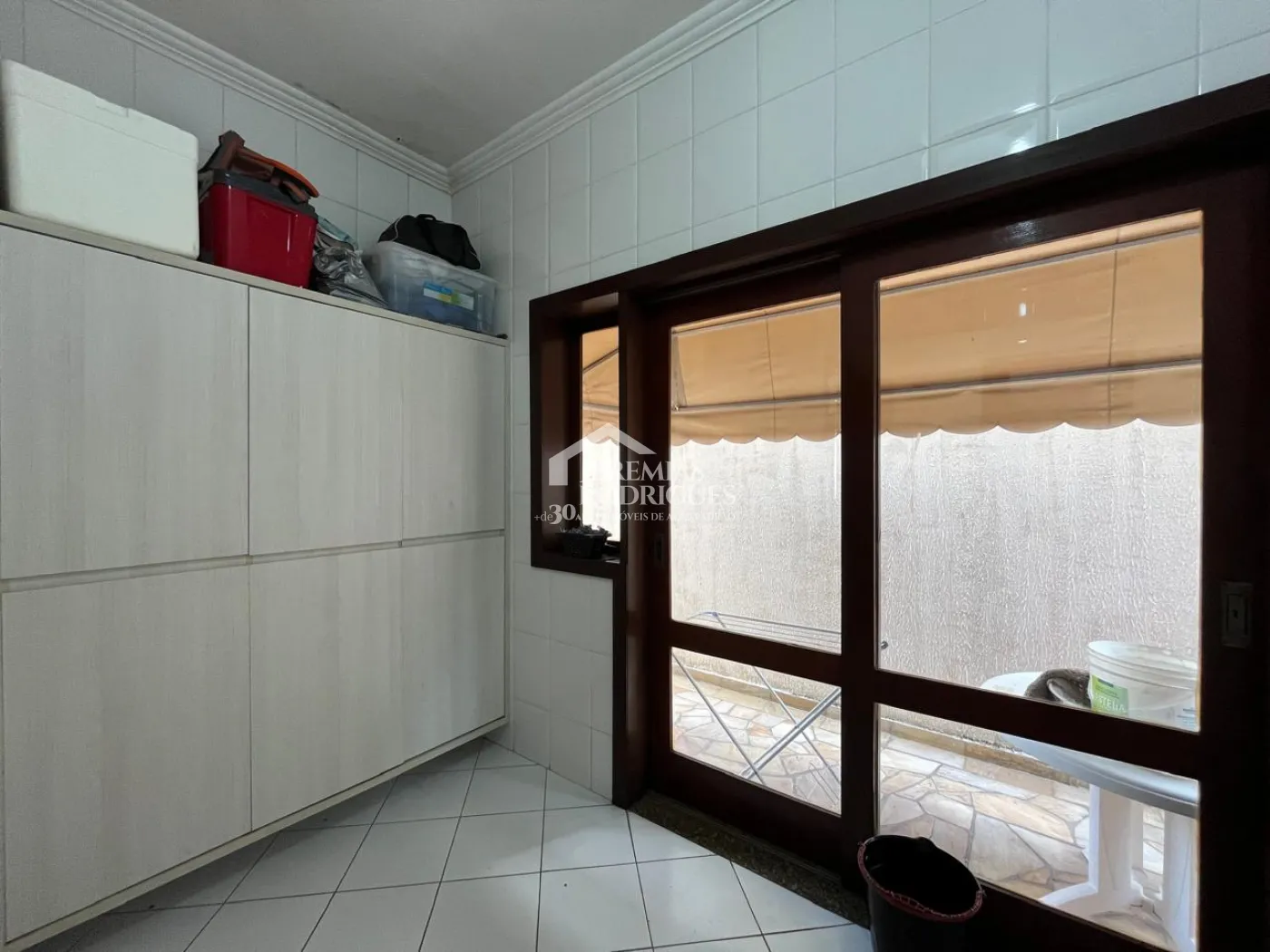 Casa à venda com 4 suítes no Condomínio Taubaté Village em Taubaté/SP.