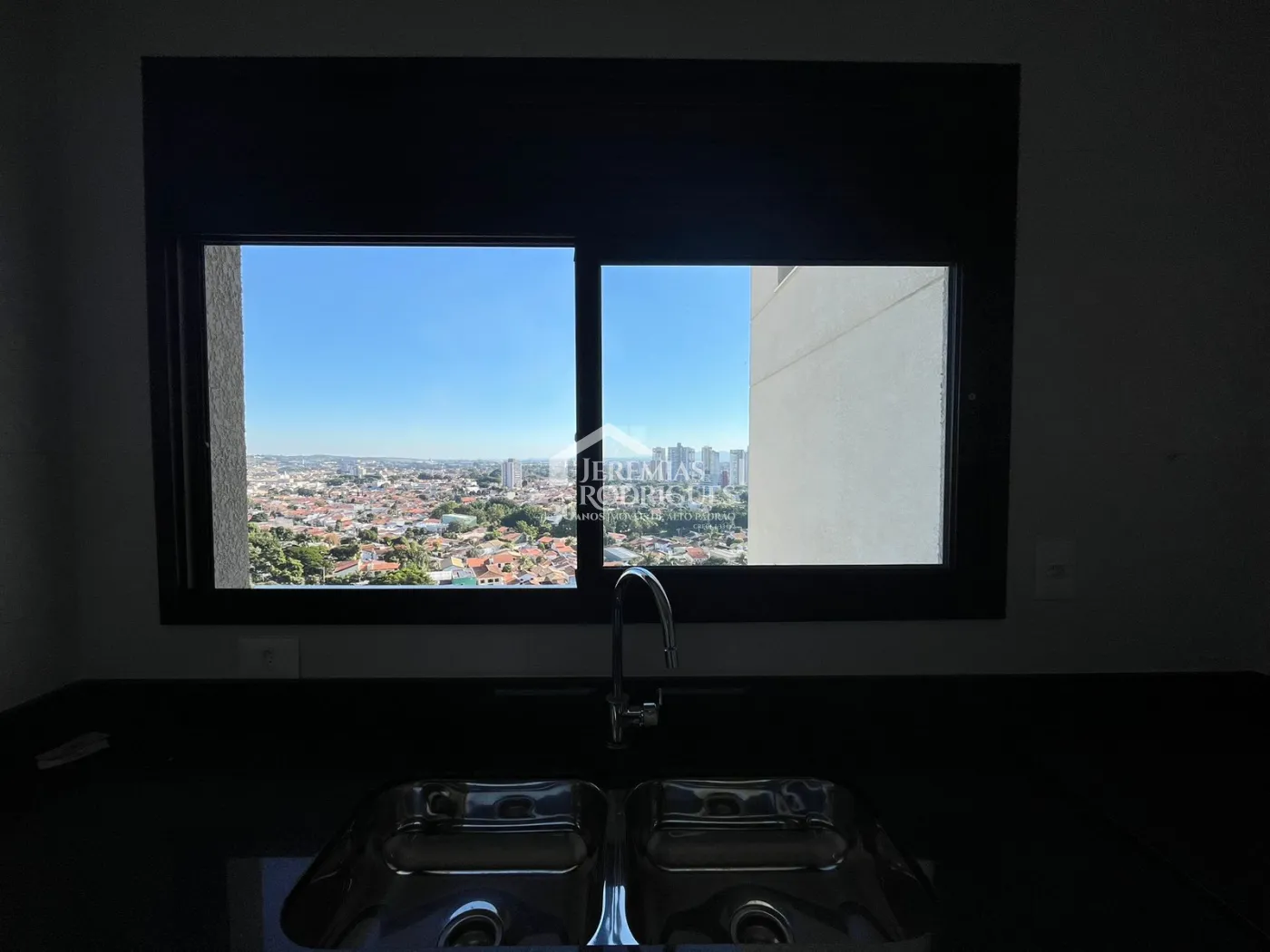Apartamento à venda com 3 suítes, 211 m² no Edifício Europa em Taubaté/SP