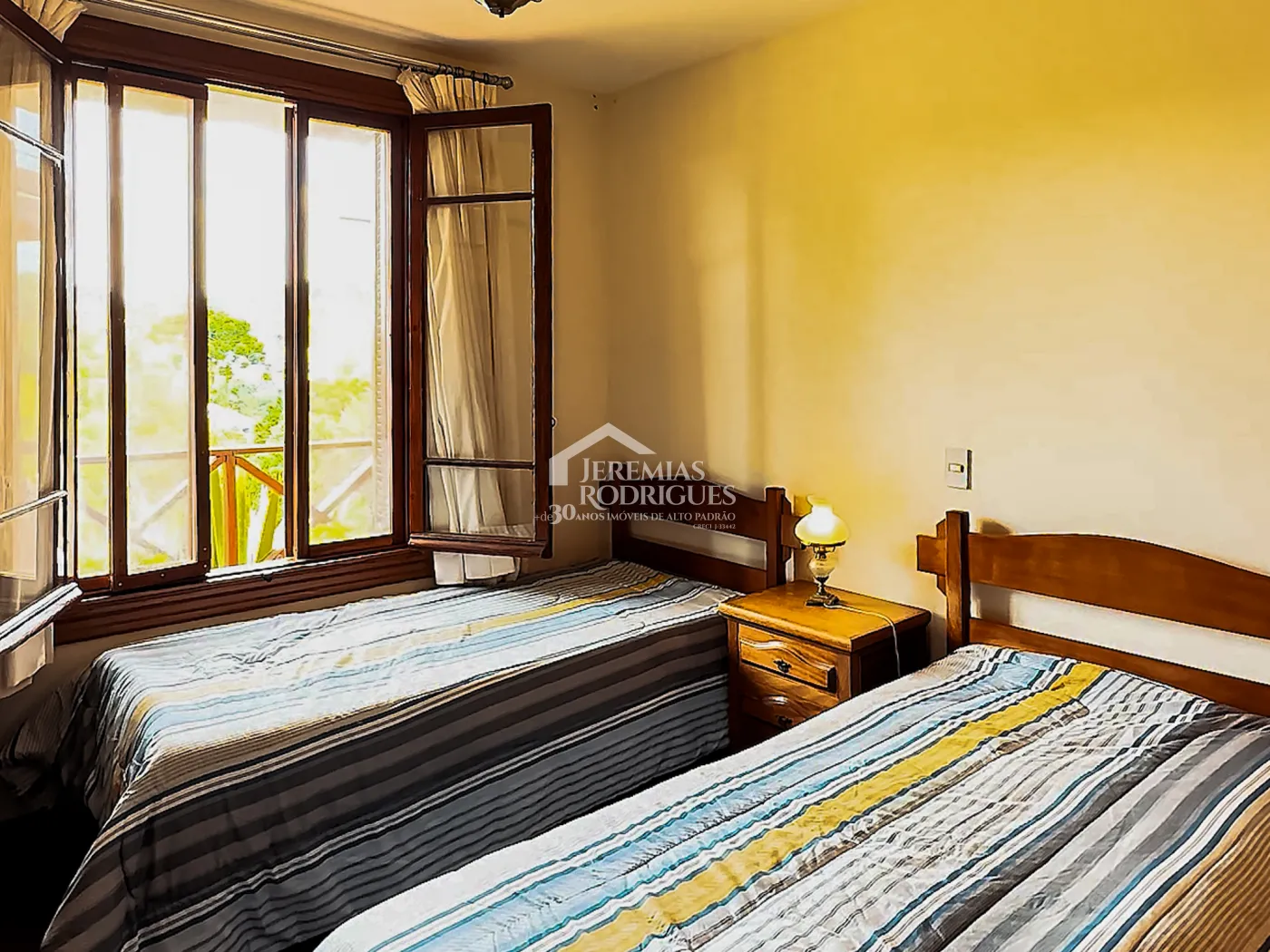 Casa à venda com 5 dormitórios no Condomínio Residencial Gran Ville em Campos do Jordão/SP.