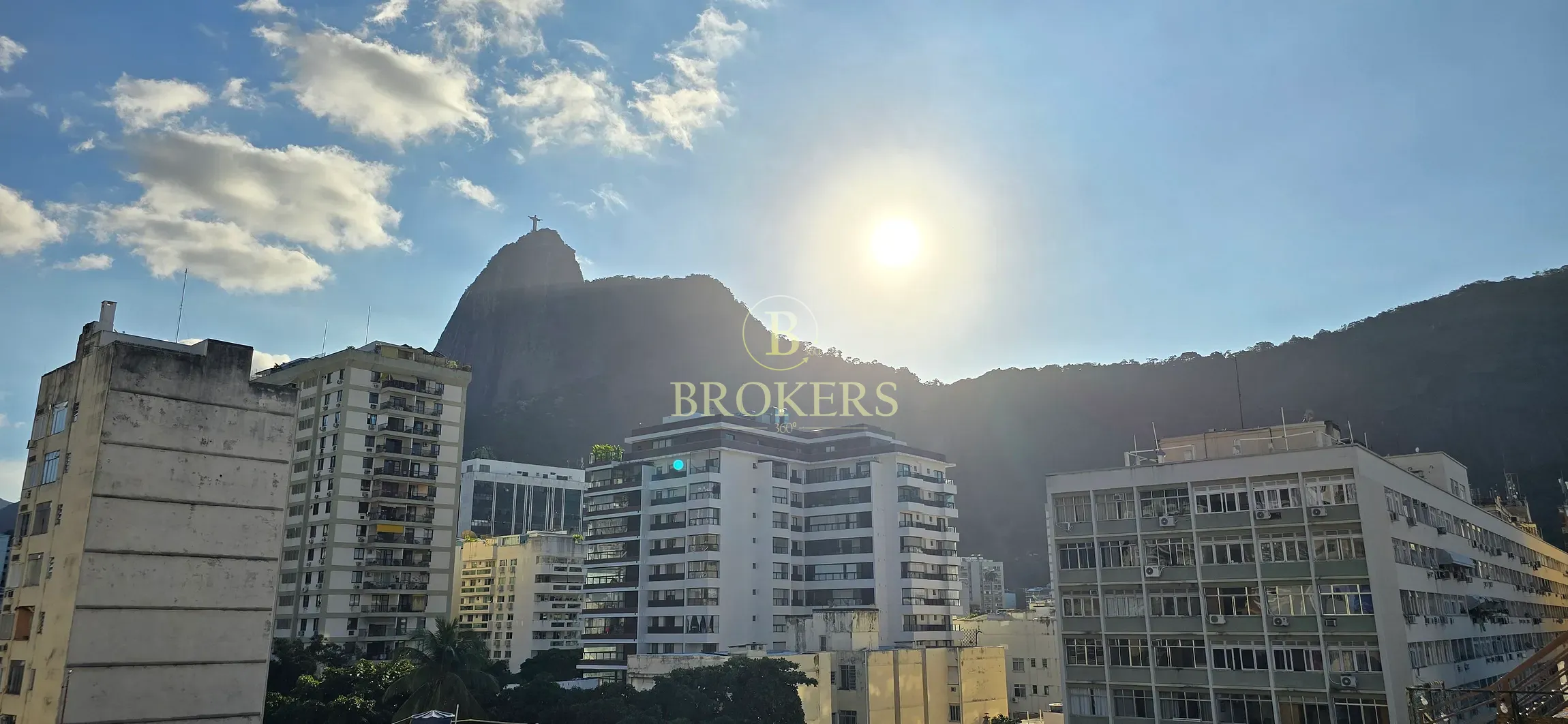Apartamento quarto e sala a venda em Botafogo com Varanda, vista para o Cristo e Vaga de Garagem. — foto 2