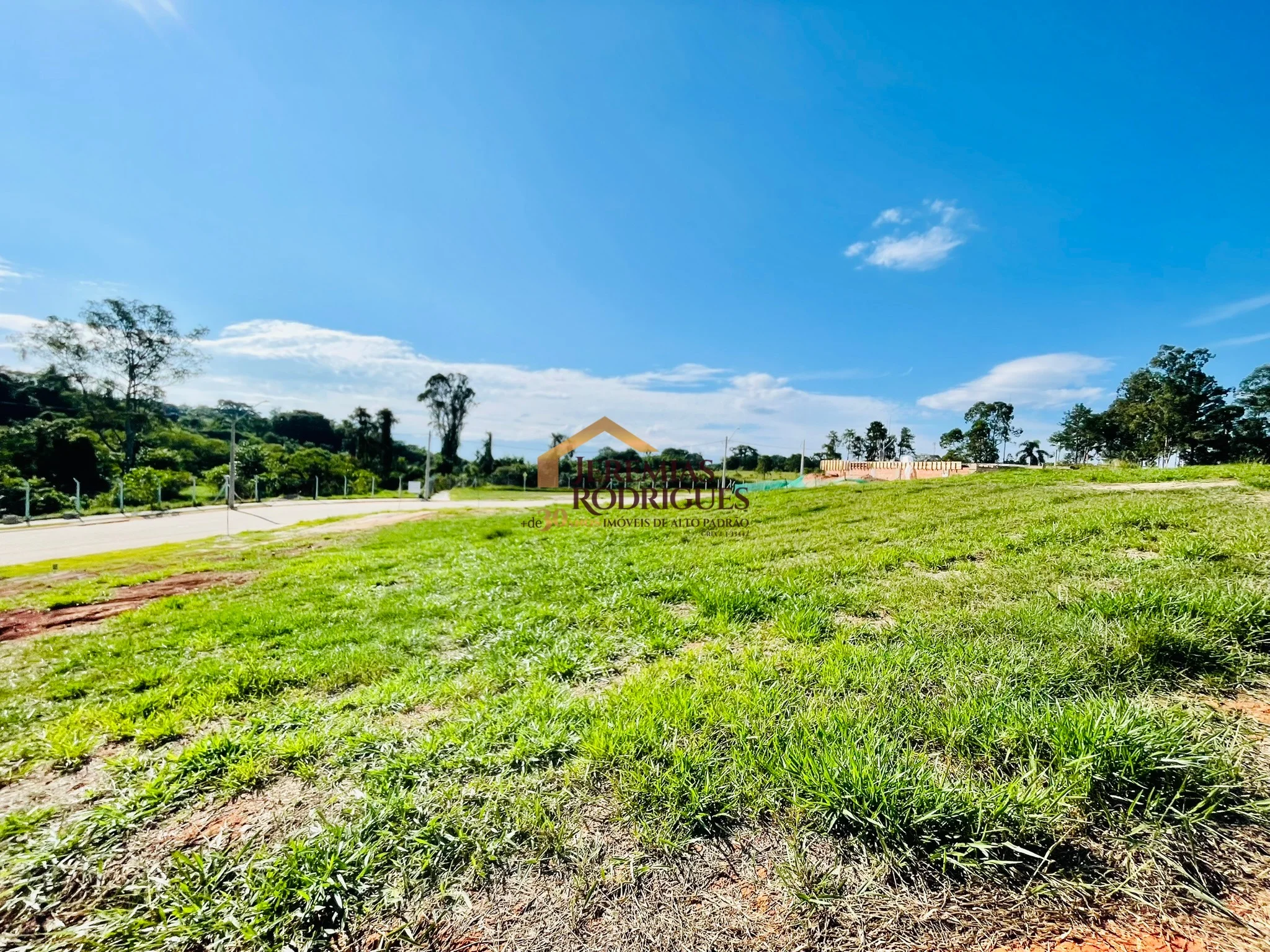 Terreno á venda no Condomínio Di Fiori em Taubaté/SP.