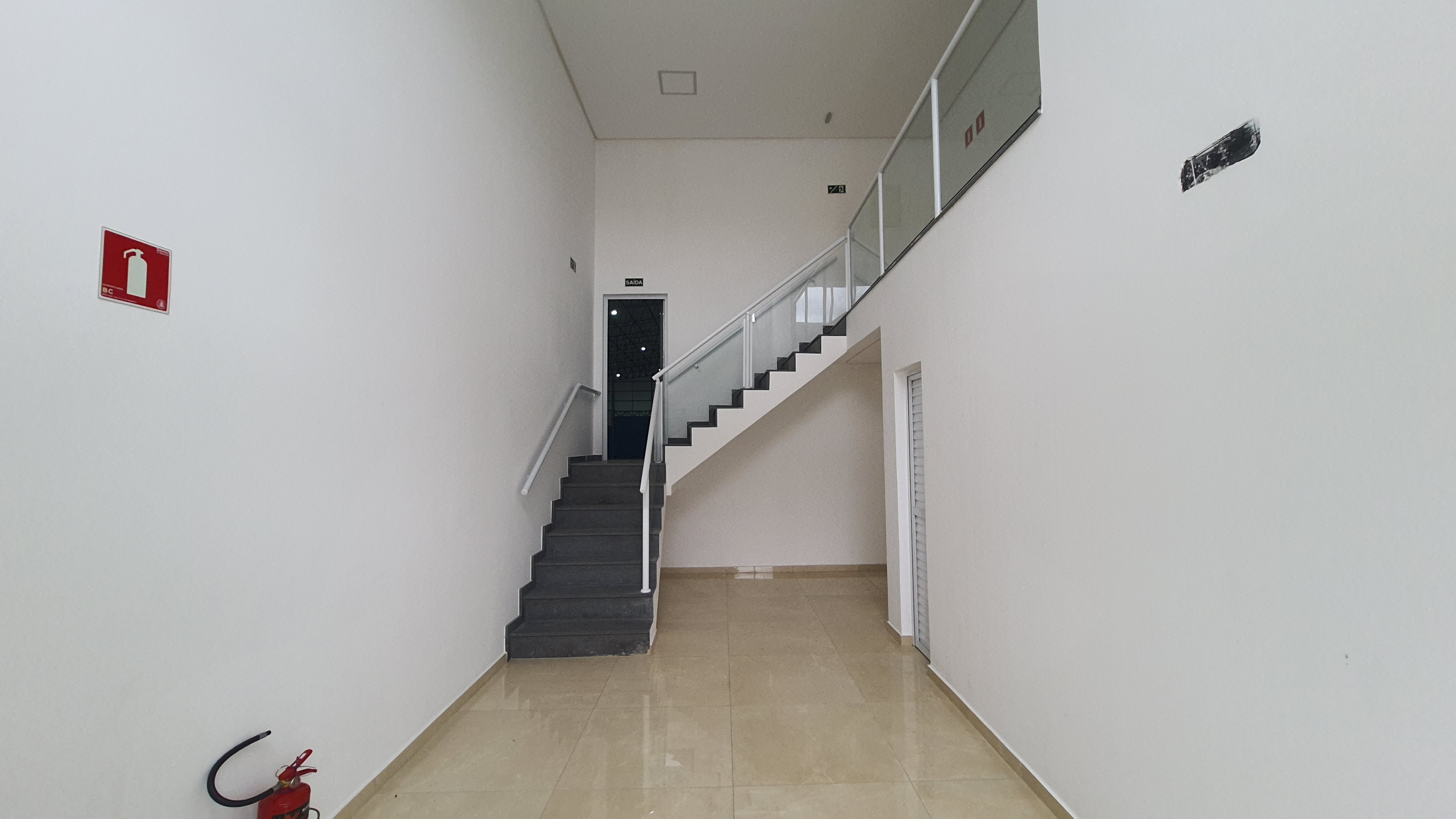 Galpão para locação com 3.900 m² no bairro Santa Luzia, na rodovia pres. Dutra em Caçapava/SP.  