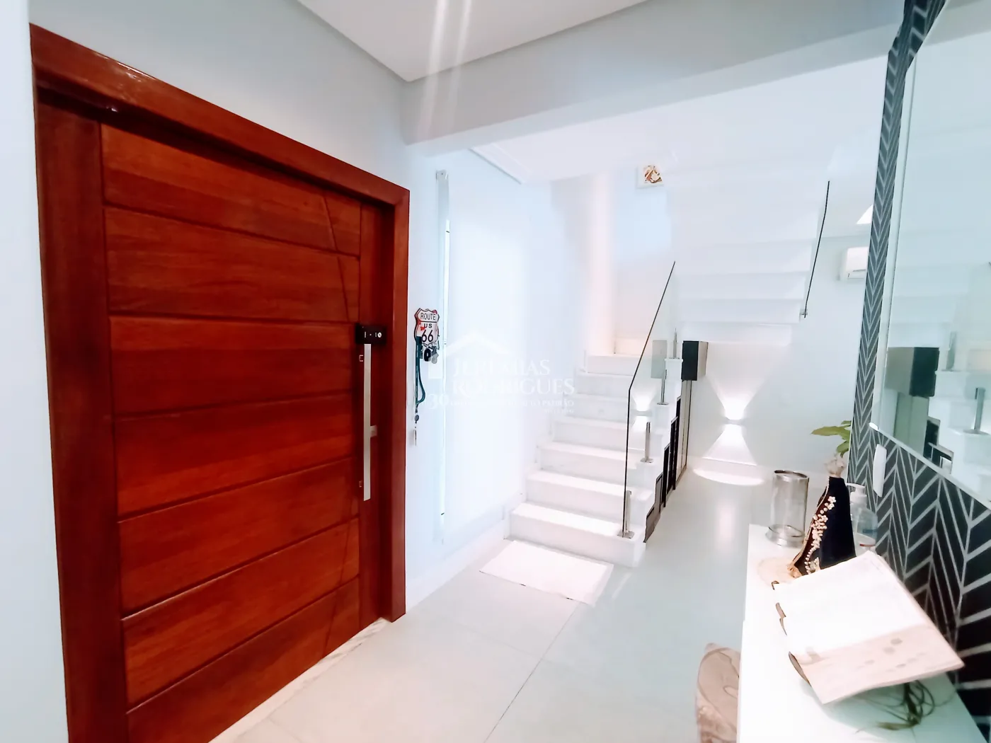 Casa à venda com 4 suítes no Condomínio Altos da Serra VI em São José dos Campos/SP