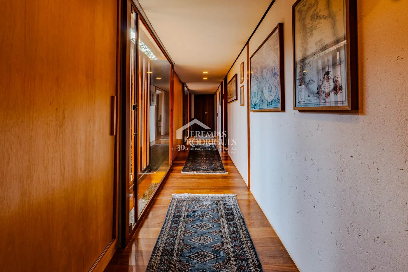 Mansão à venda com 4 suítes no Condomínio Parque da Mantiqueira em Santo Antônio do Pinhal/SP.