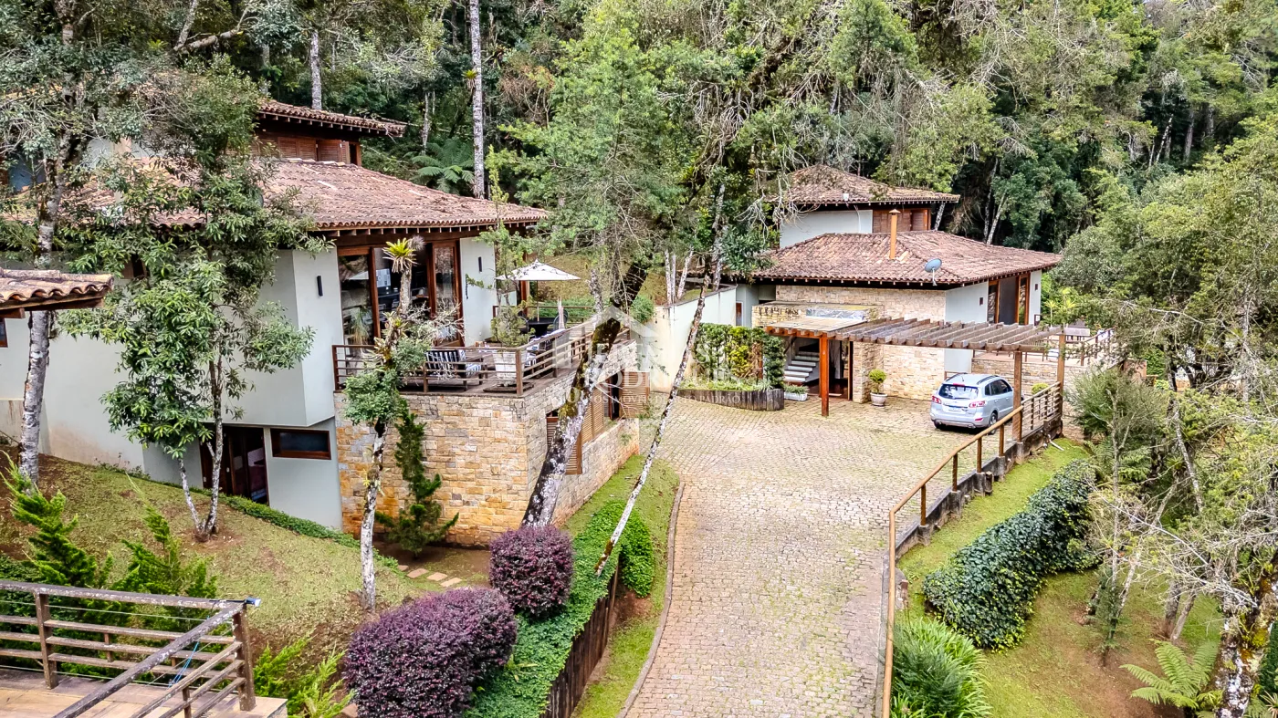Casa para venda com 5 suítes no Condomínio Villandry em Campos do Jordão/SP