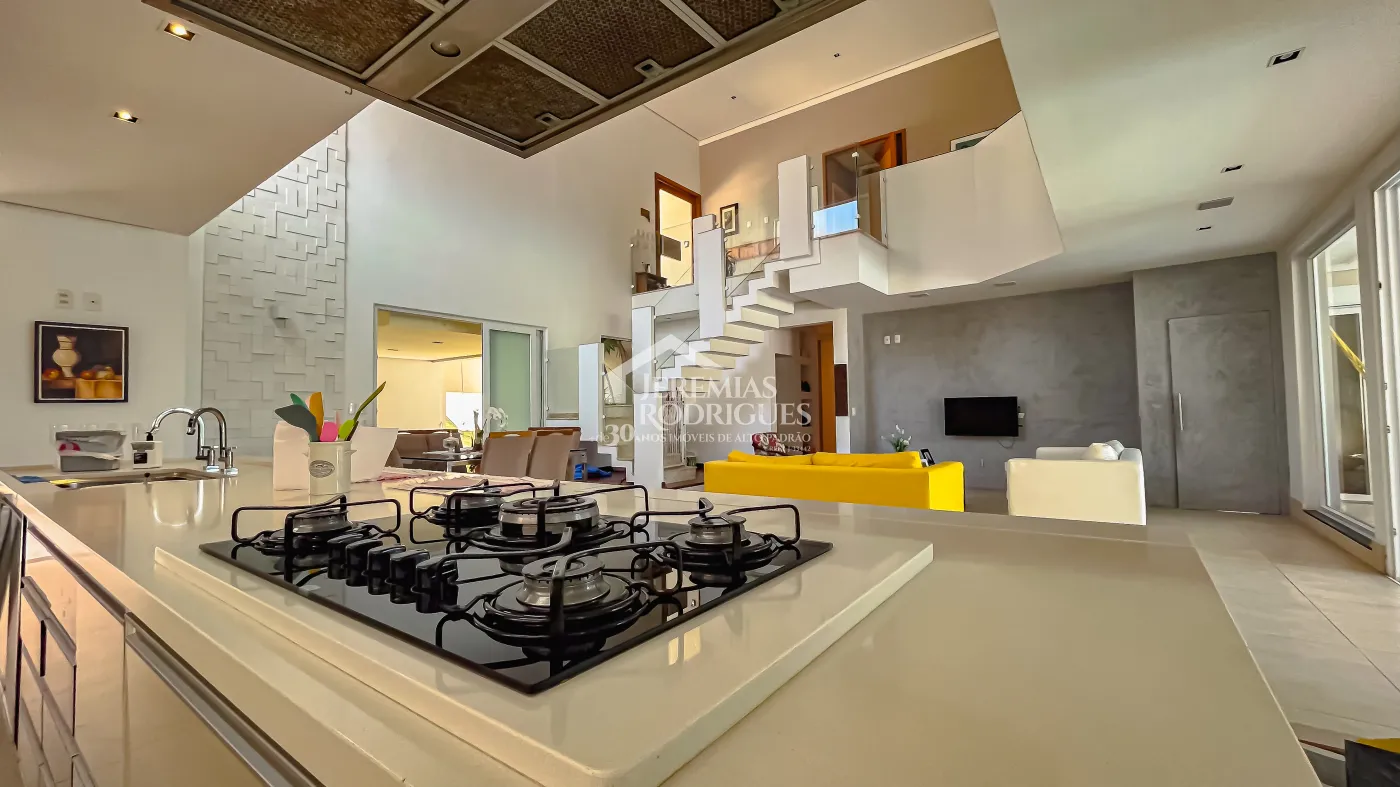 Casa à venda com 6 suítes - Condomínio Village Paineiras - Pindamonhangaba/SP