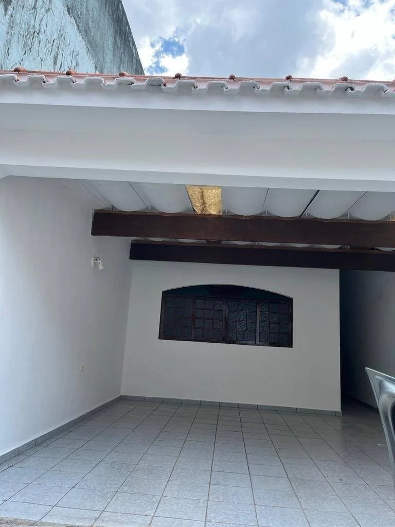Casa GRANDE, 153m², Térrea com 03 quartos, 02 Vagas de Garagem Coberta, para locação no Jardim Ipê 4, São Bernardo do Campo - SP