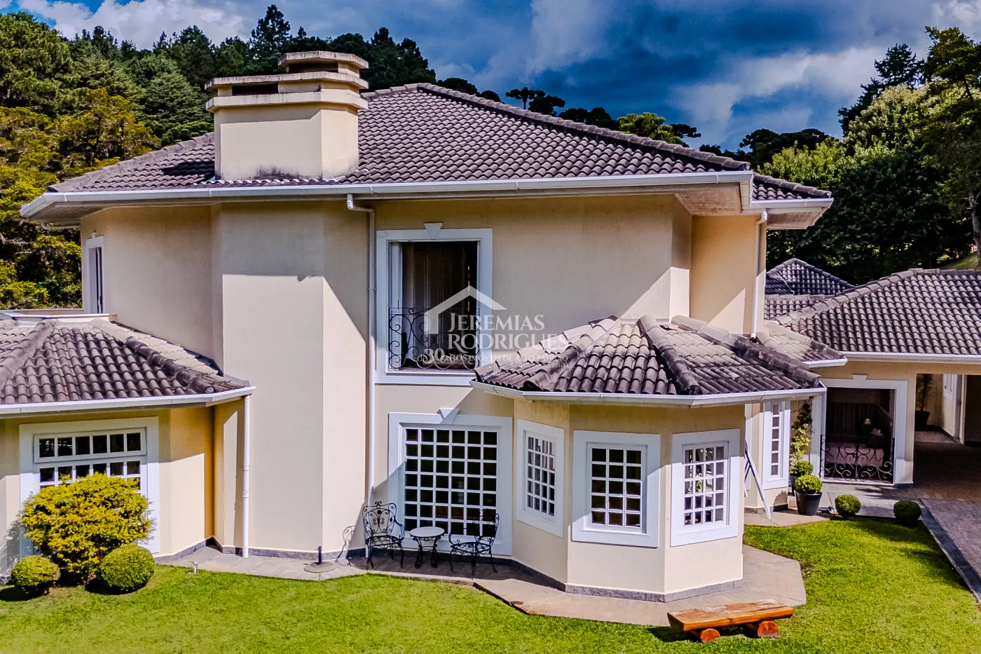 Casa com 6 suítes, 700 m² - Condomínio Vila Simonsen - Campos do Jordão/SP.