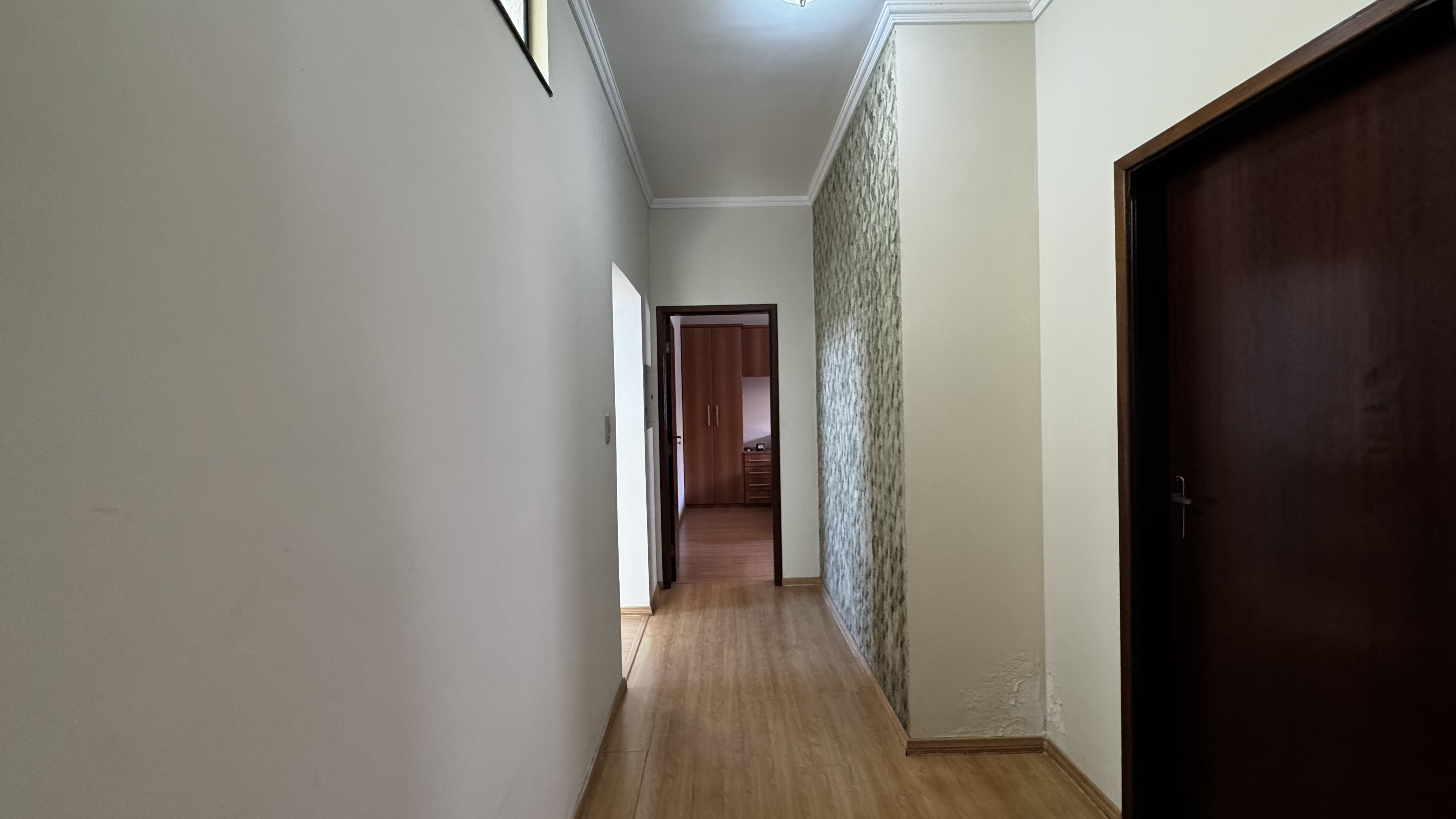 Casa à venda com 3 dormitórios no Condomínio Real Ville em Pindamonhangaba/SP.