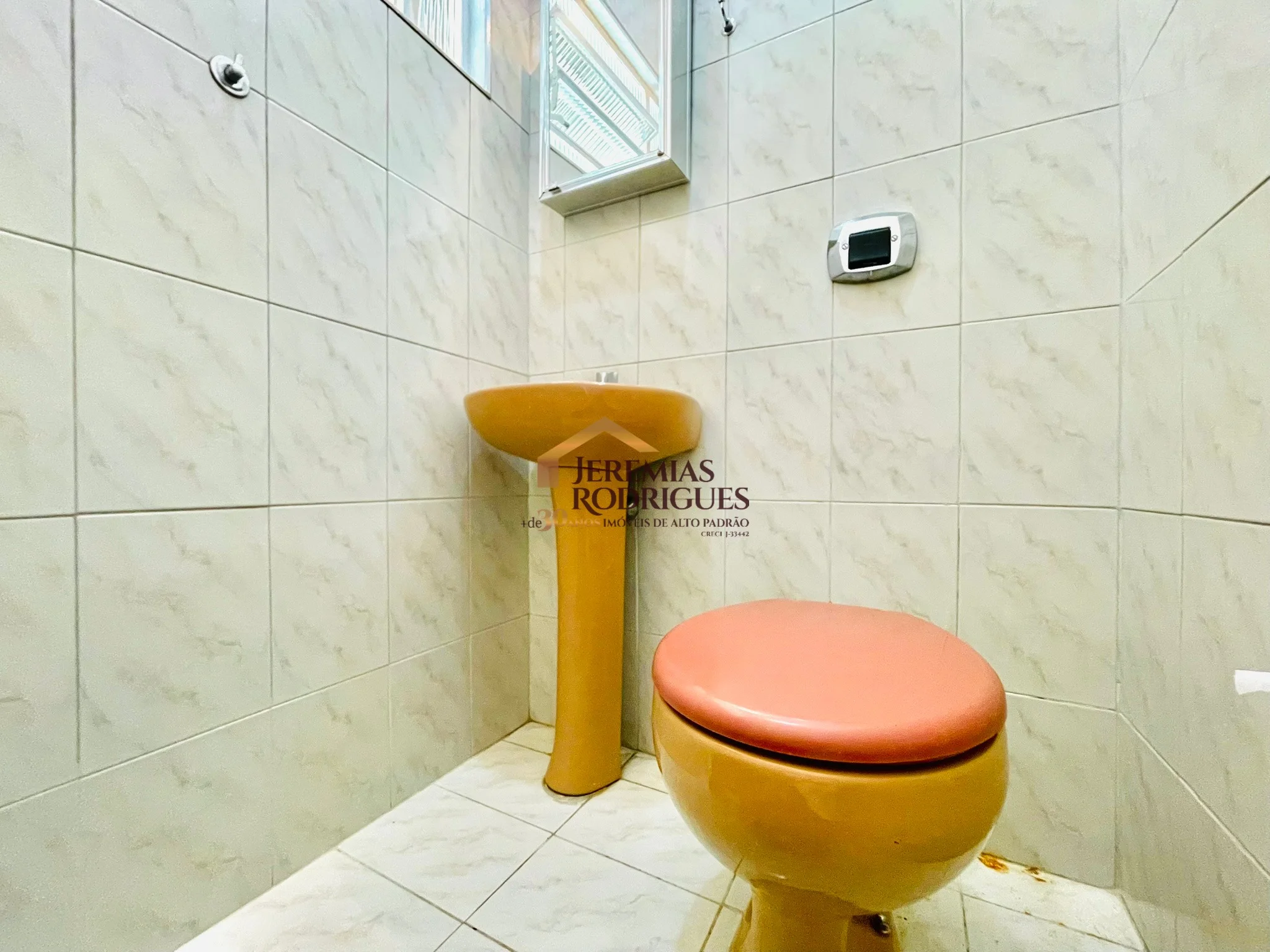 Casa para locação e venda no Centro em Taubaté/SP. — foto 18