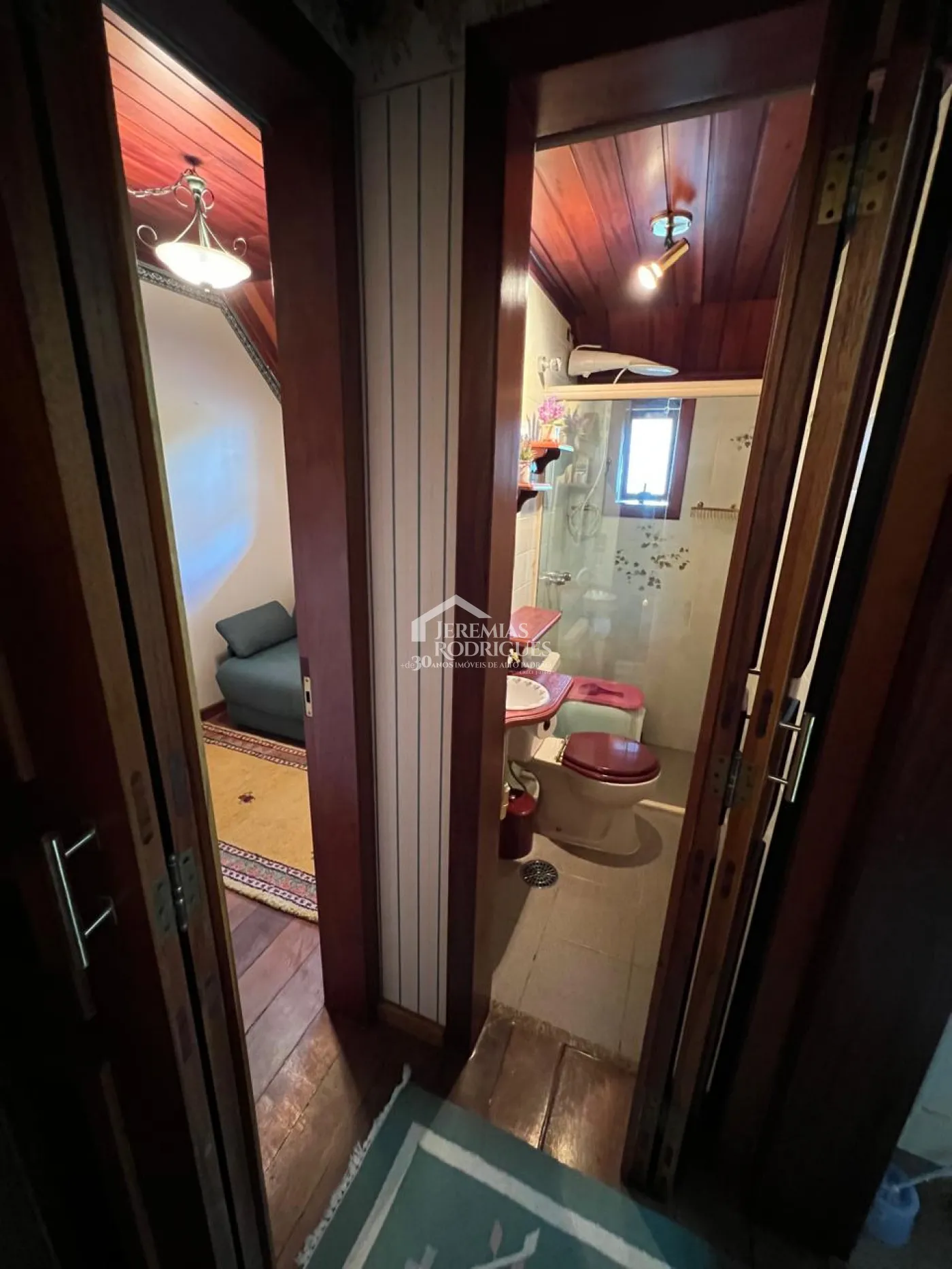 Apartamento à venda com 4 dormitórios, 324m² no Condomínio Le Bourg Saint Maurice em Campos do Jordão/SP.