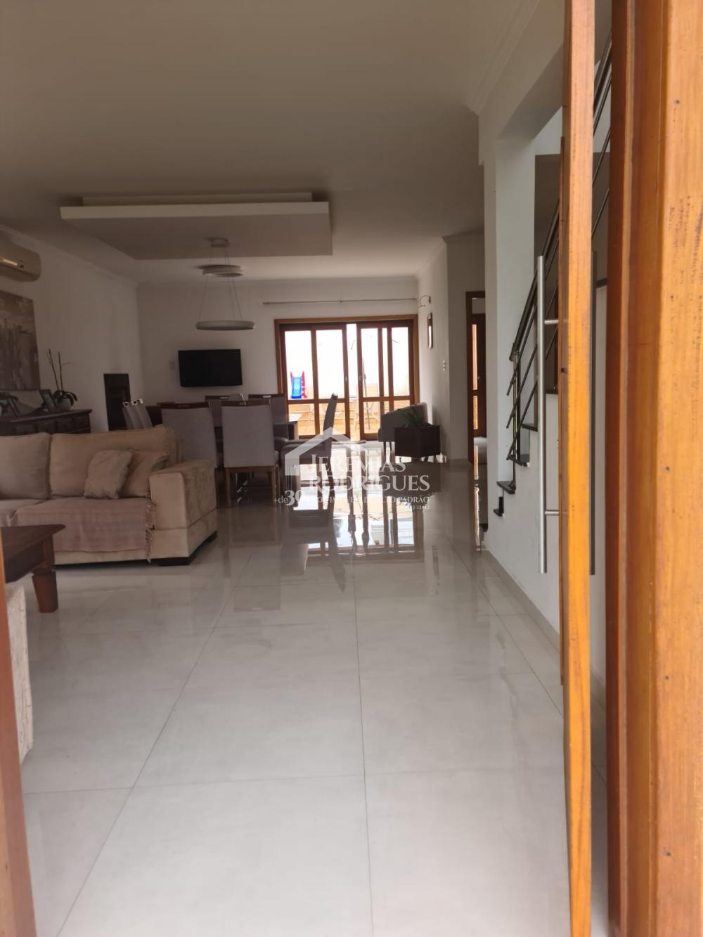 Sobrado com 4 suítes no Condomínio Real Ville