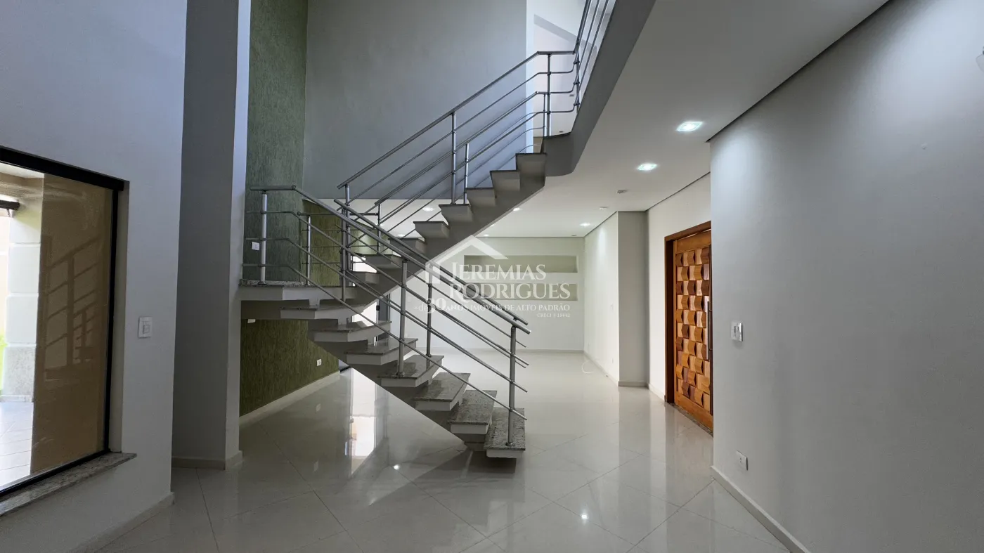 Casa para venda e locação com 4 dormitórios no Condomínio Real Ville I em Pindamonhangaba/SP.