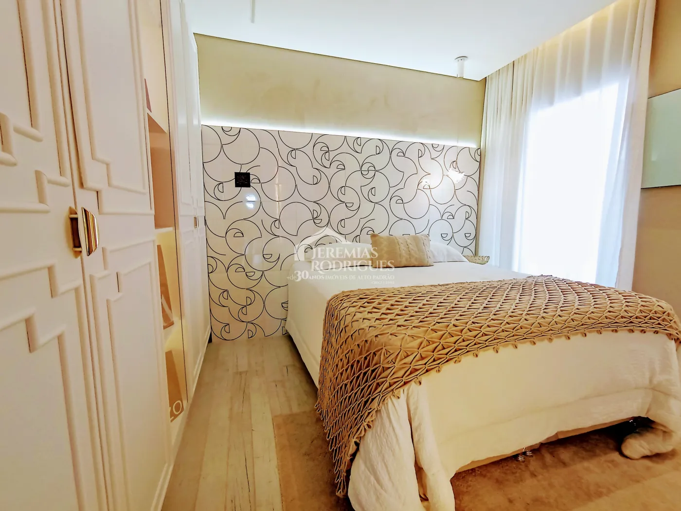 Apartamento à venda com 3 dormitórios, 117 m² no Condomínio Tríade Century Plaza em Taubaté/SP.
