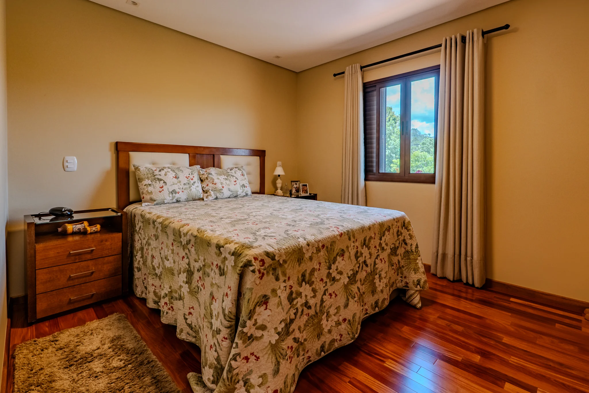 Casa à venda com 3 suítes no Condomínio Parque da Mantiqueira em Santo Antônio do Pinhal/SP. 