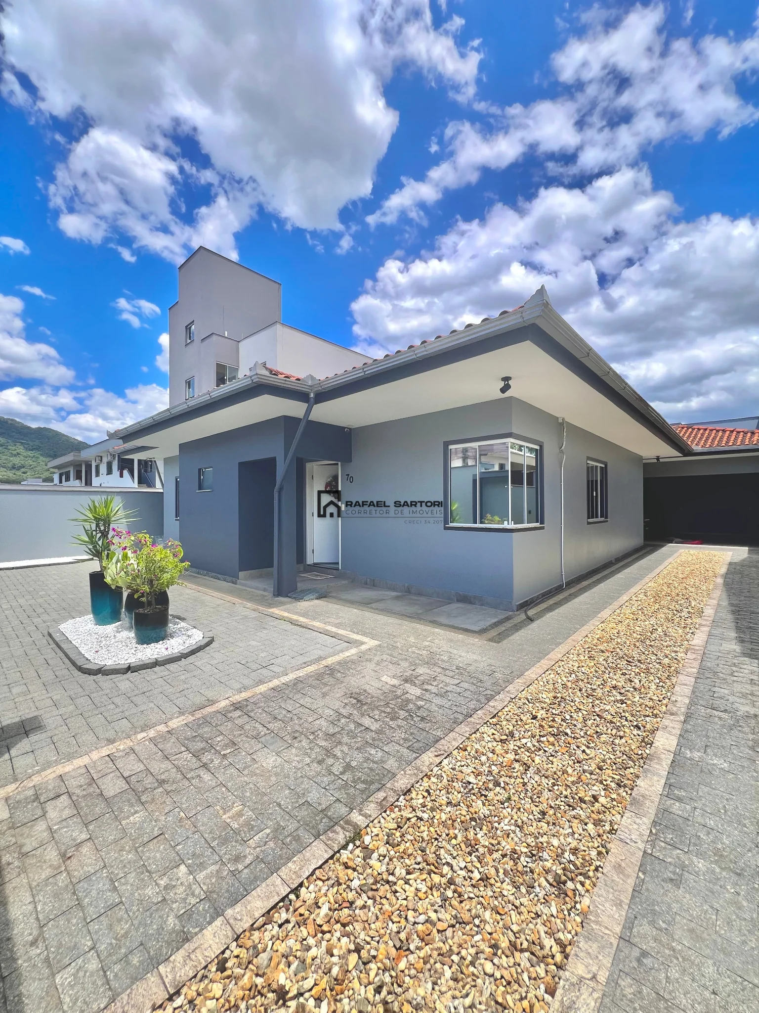 CASA COM 03 QUARTOS NO RAU