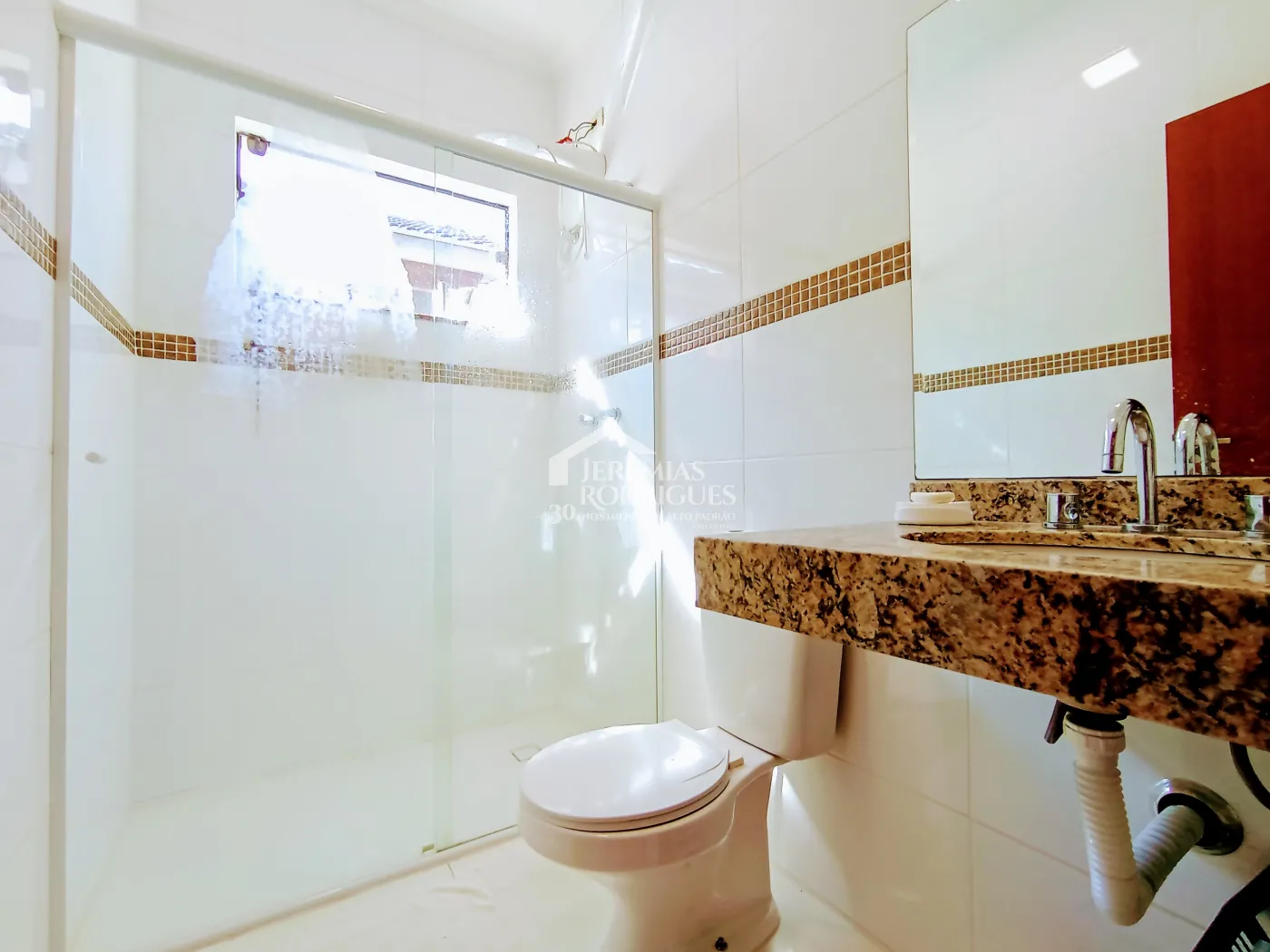 Casa à venda com 3 dormitórios no Condomínio Campos do Conde I em Tremembé/SP.