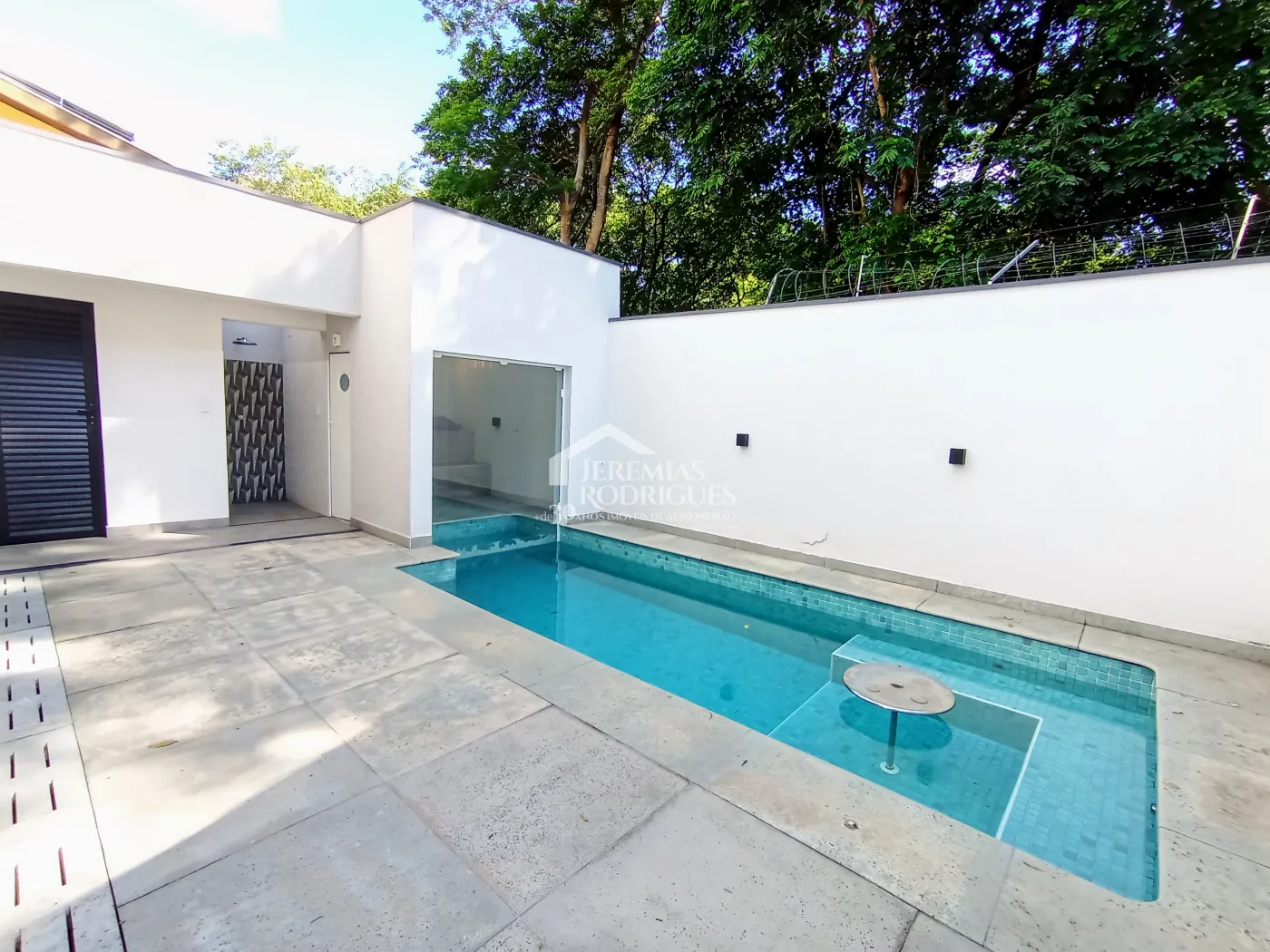 Casa à venda com 3 dormitórios no Condomínio Campos do Conde I em Tremembé/SP.
