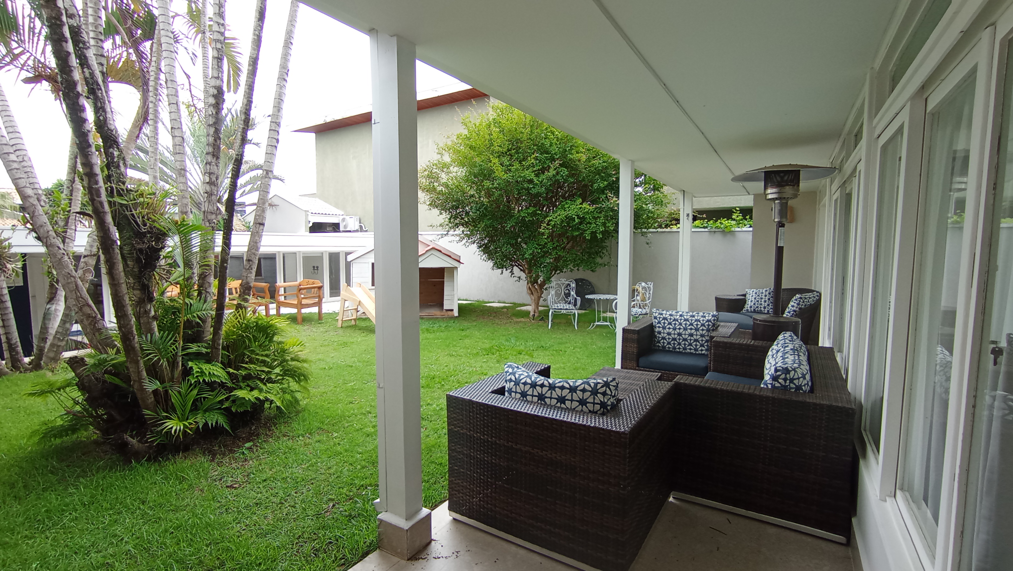 Casa à venda com 3 dormitórios no Condomínio Portal do Sol em Tremembé/SP.