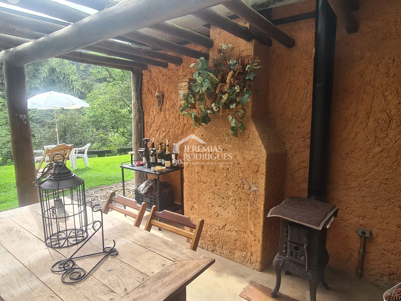 Chácara à venda com 400 m² no bairro Santa Cruz em Santo Antônio do Pinhal/SP.