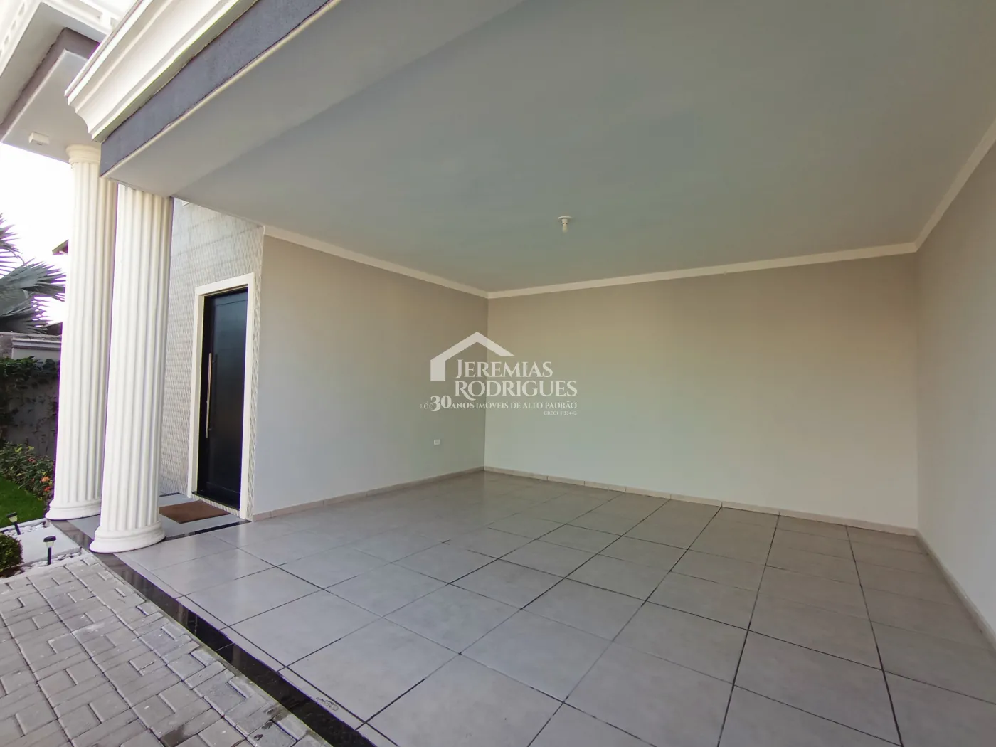 Casa à venda com 3 dormitórios no Condomínio Terras do Vale em Caçapava/SP.