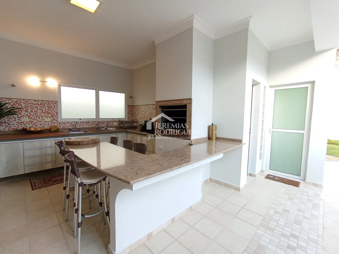 Casa à venda com 4 dormitórios no Condomínio Taubaté Village em Taubaté/SP.