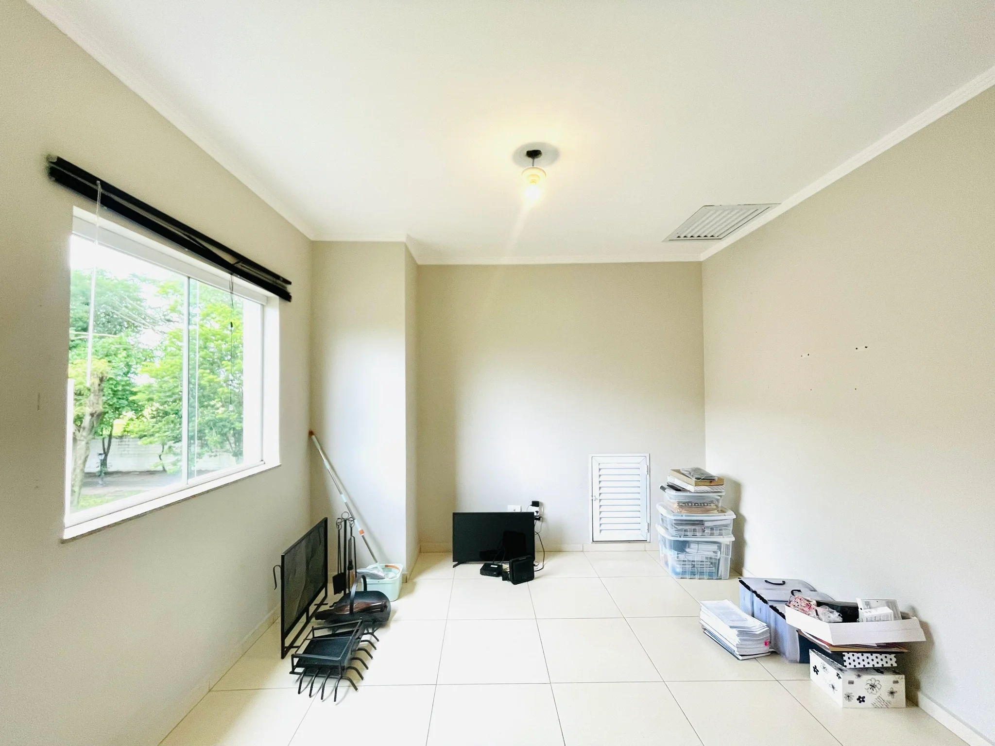 Casa à venda com 3 dormitórios no Condomínio Campos do Conde II em Tremembé/SP. 