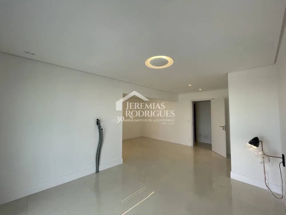 Apartamento com 3 suítes, 211 m² no Edifício Europa em Taubaté/SP