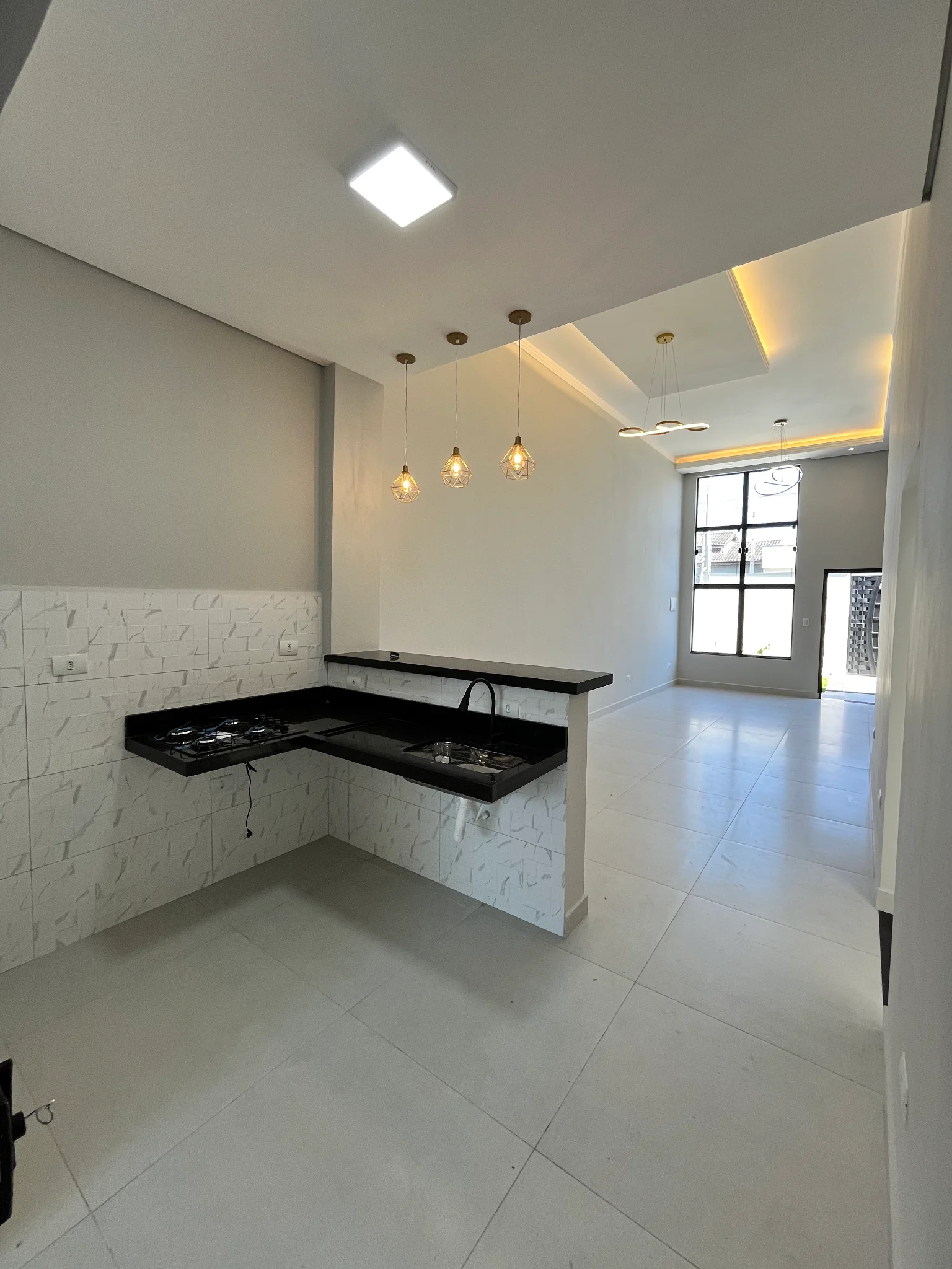 Casa com área gourmet e segurança completa à venda no Parque das Palmeiras – Pindamonhangaba/SP