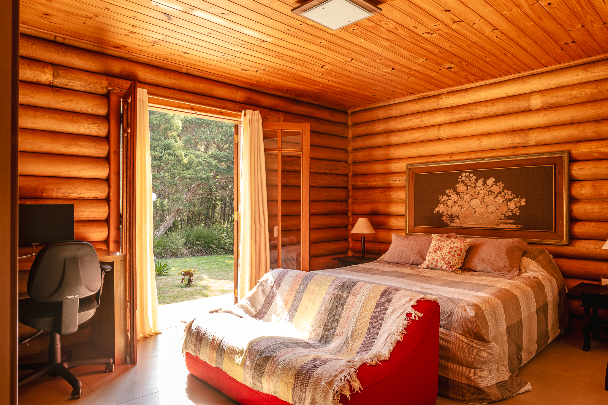 Casa à venda com 4 suítes no Condomínio Country Club em Santo Antônio do Pinhal/SP.