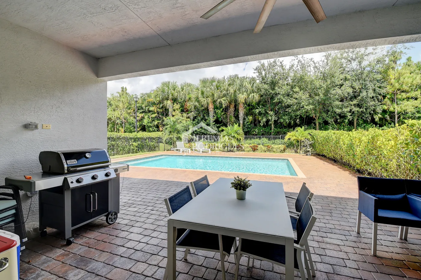 Casa com 4 dormitórios - Condomínio Dakota - Miami/ Flórida