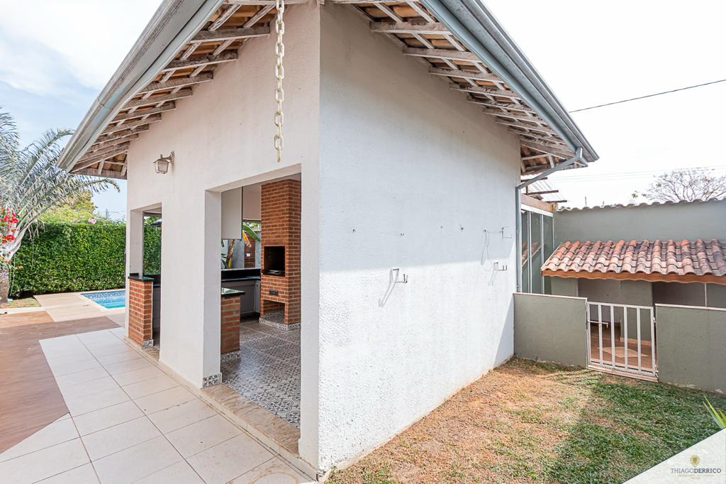 Casa para venda e locação com 4 dormitórios no Condomínio Colonial Village I em Pindamonhangaba/SP.