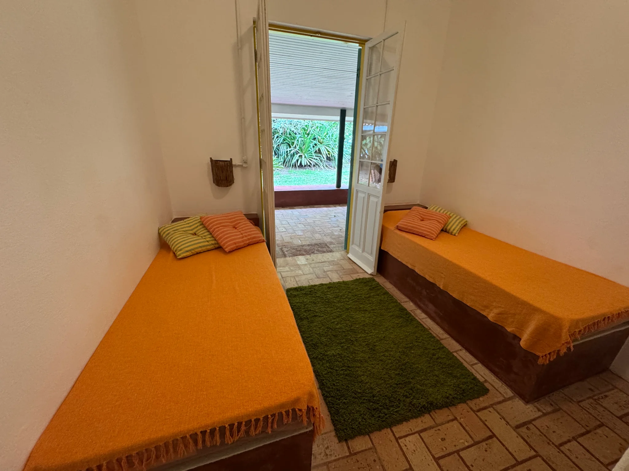 Casa à venda com 5 dormitórios na Praia Vermelha do Centro em Ubatuba/SP. 