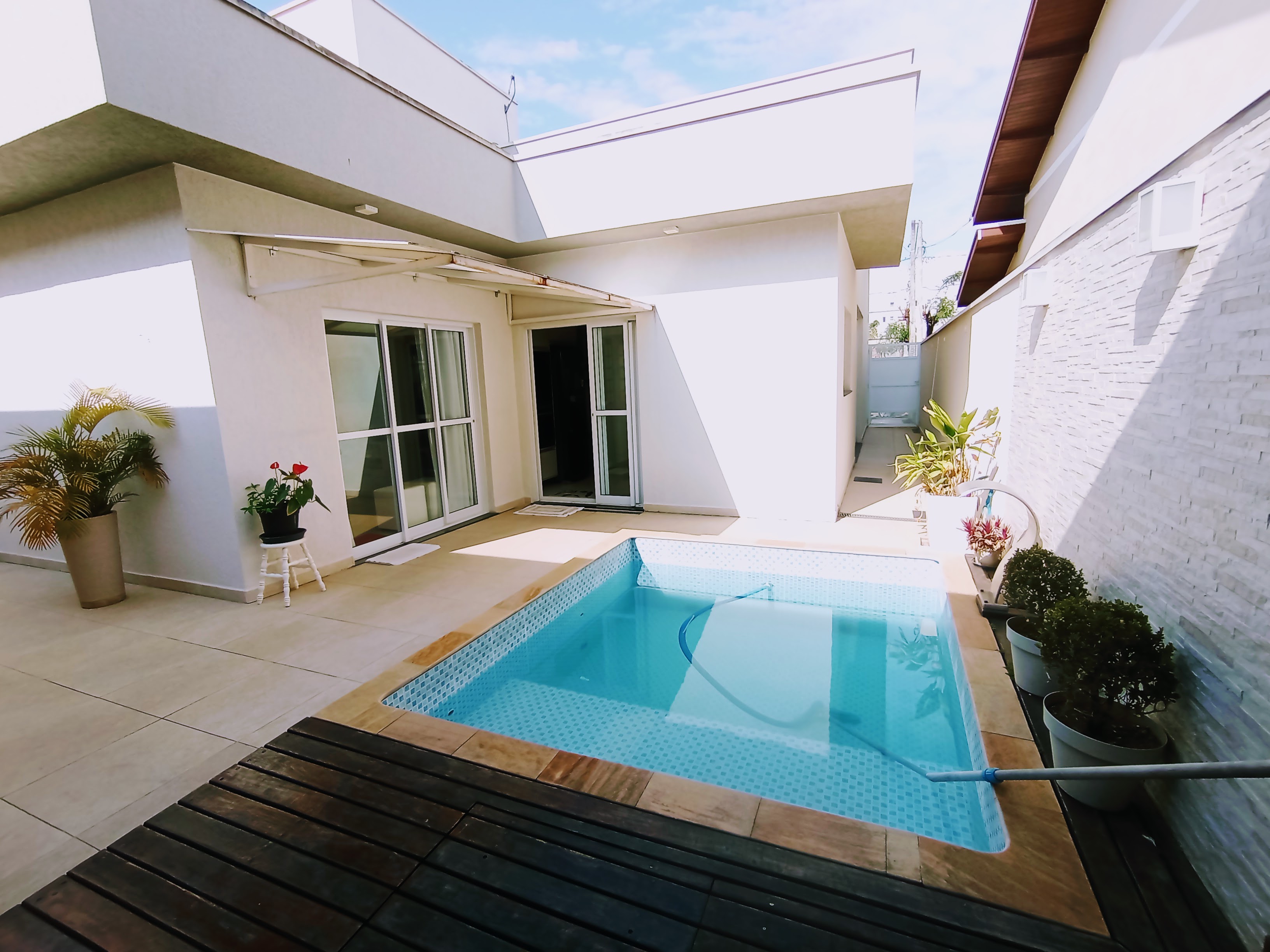 Casa à venda com 2 dormitórios no Condomínio Verdes Vales em Taubaté/SP.