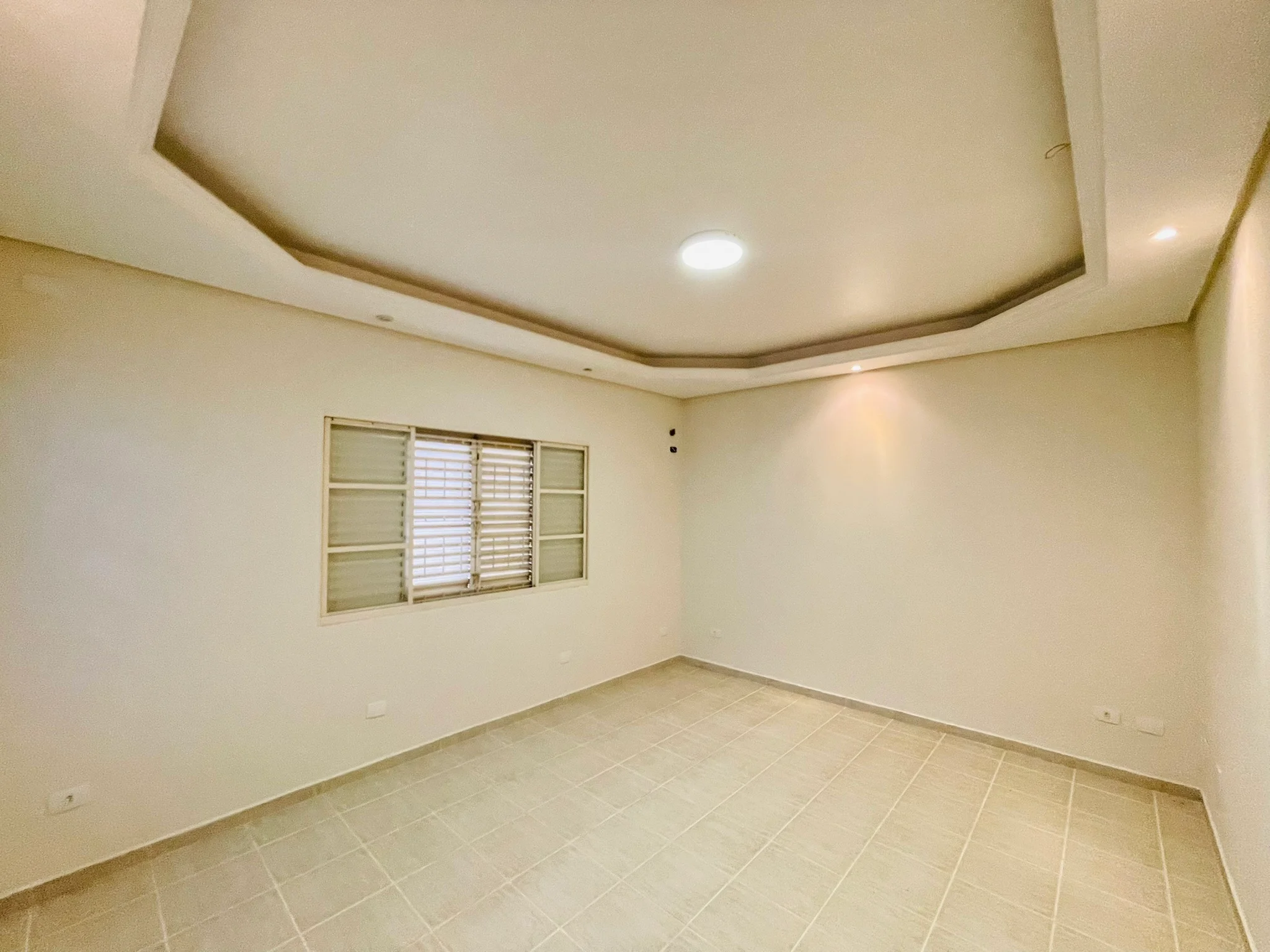 Casa à venda com 3 dormitórios no bairro Jardim das Nações em Taubaté/SP. 