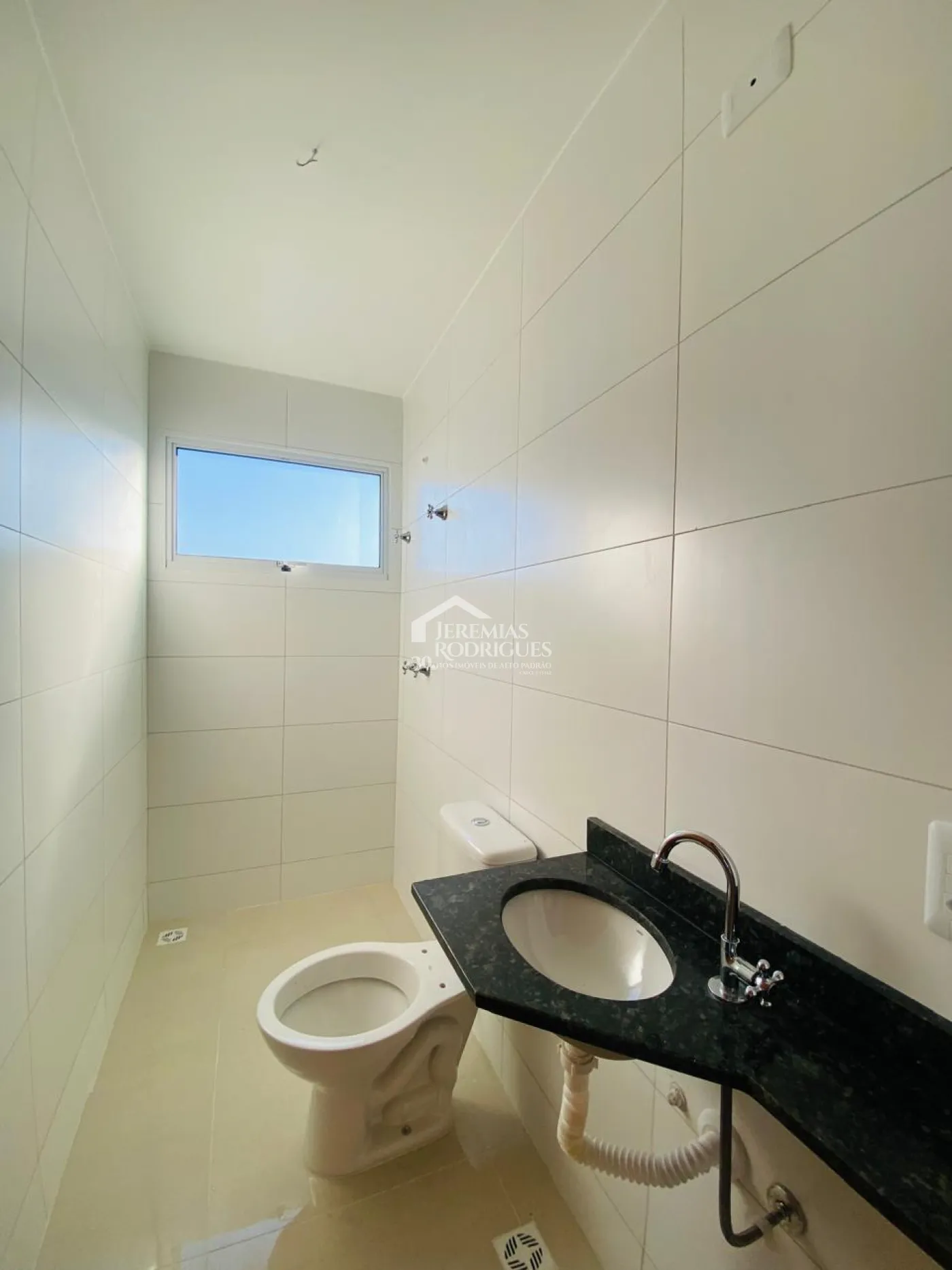 Apartamento à venda com 3 dormitórios, 122 m² no Condomínio Palmeira Real Village em Pindamonhangaba/SP.