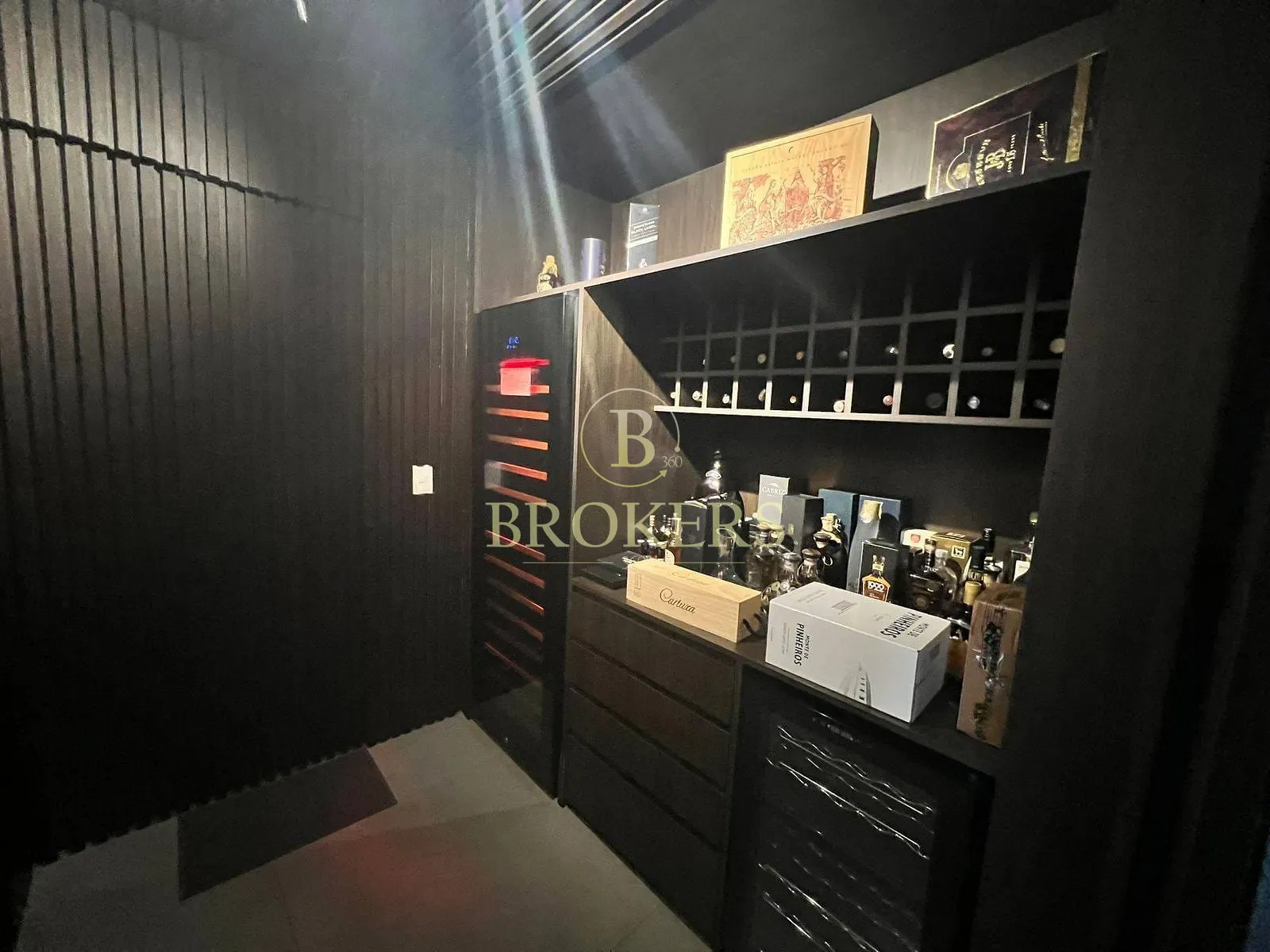 Design e luxo no Alphaville: Mansão triplex de 820m² com elevador, 5 suítes e lazer exclusivo por R — foto 23