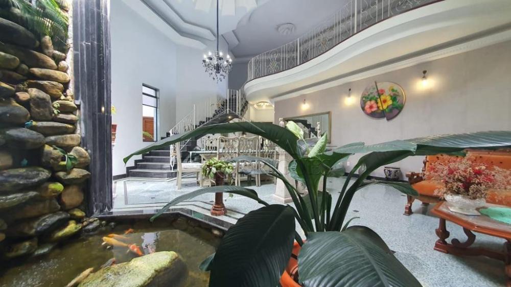 Casa à venda no Condomínio Village Paineiras