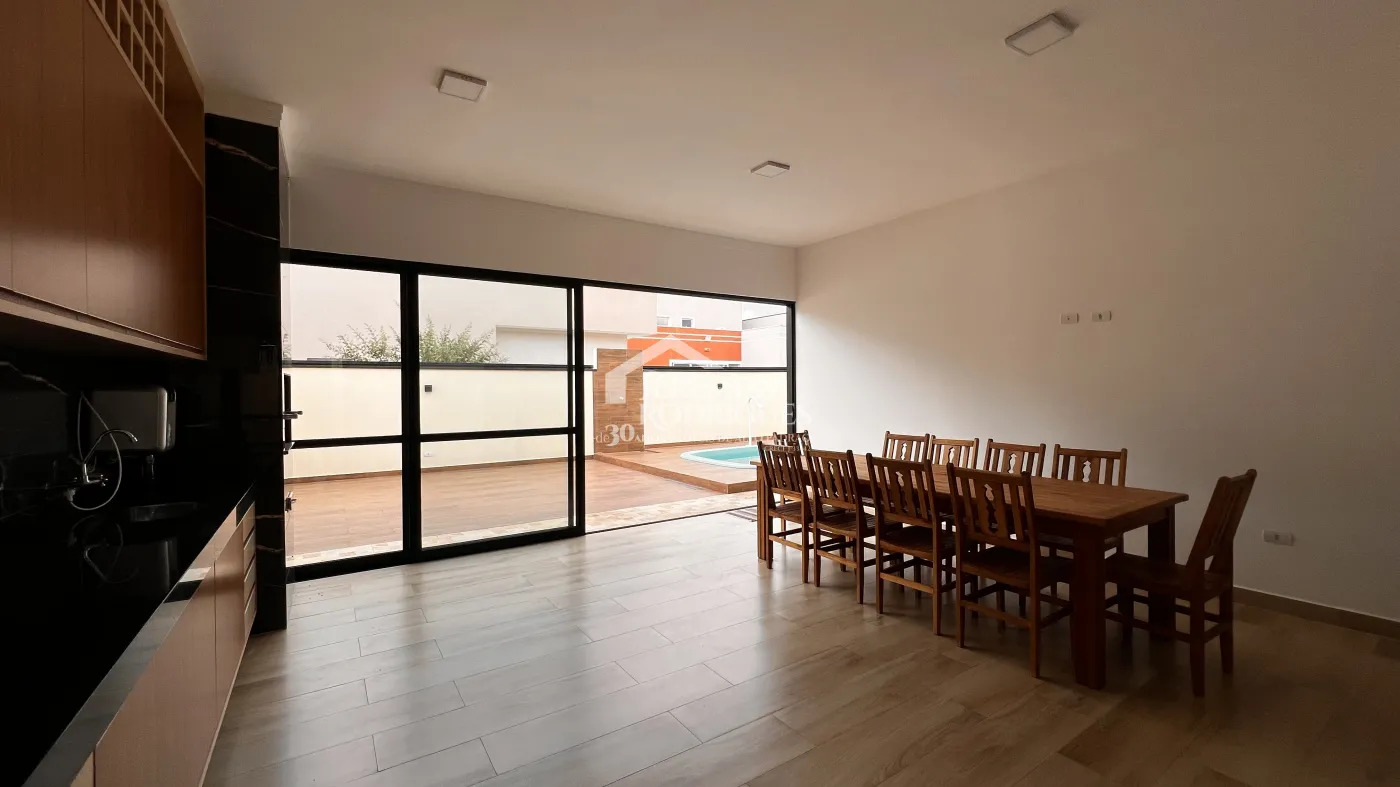 Casa à venda com 3 dormitórios no Condomínio Residencial Tecoara em Taubaté/SP.