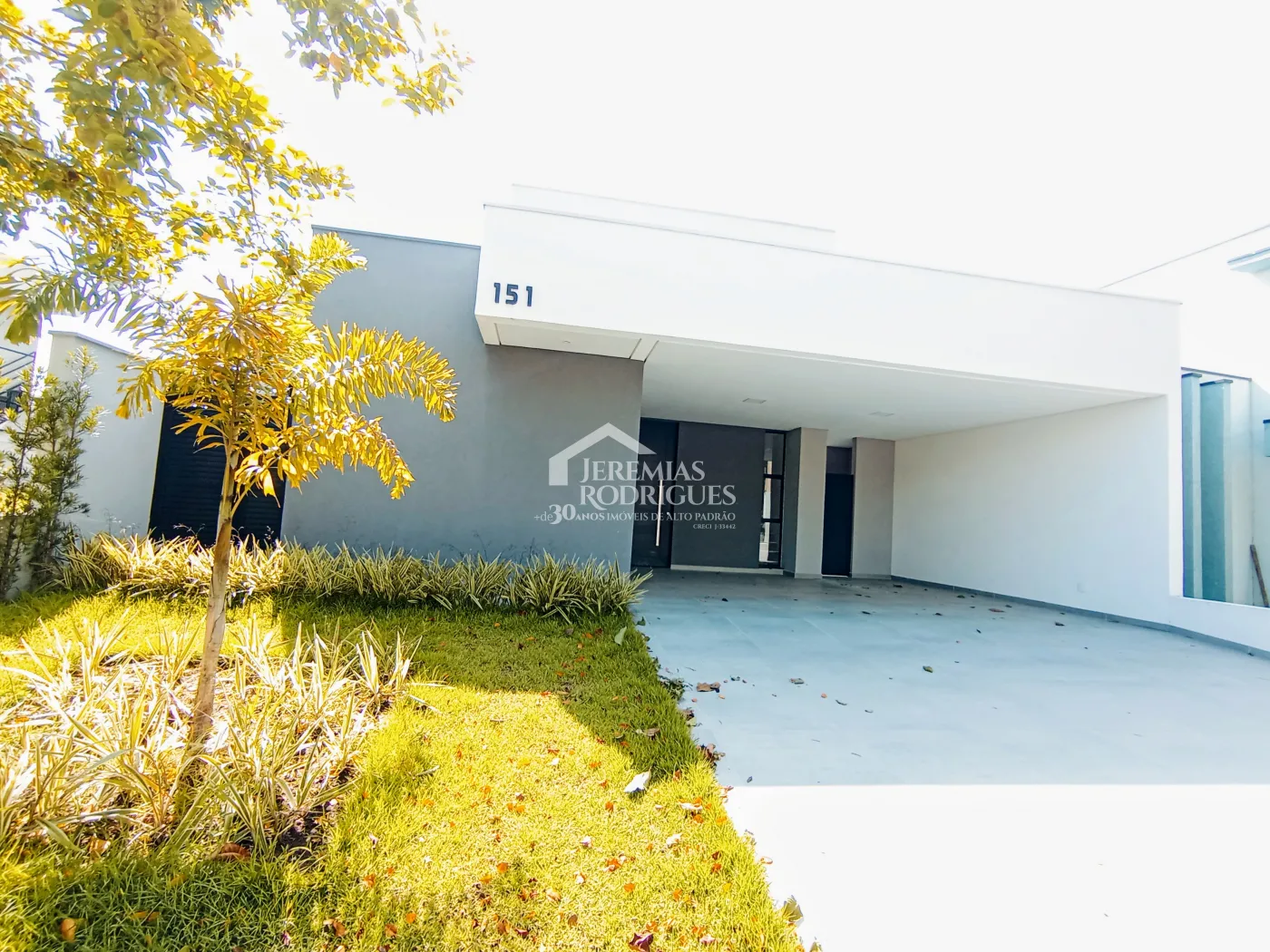 Casa à venda com 3 suítes no Condomínio Campos do Conde II em Tremembé/SP.