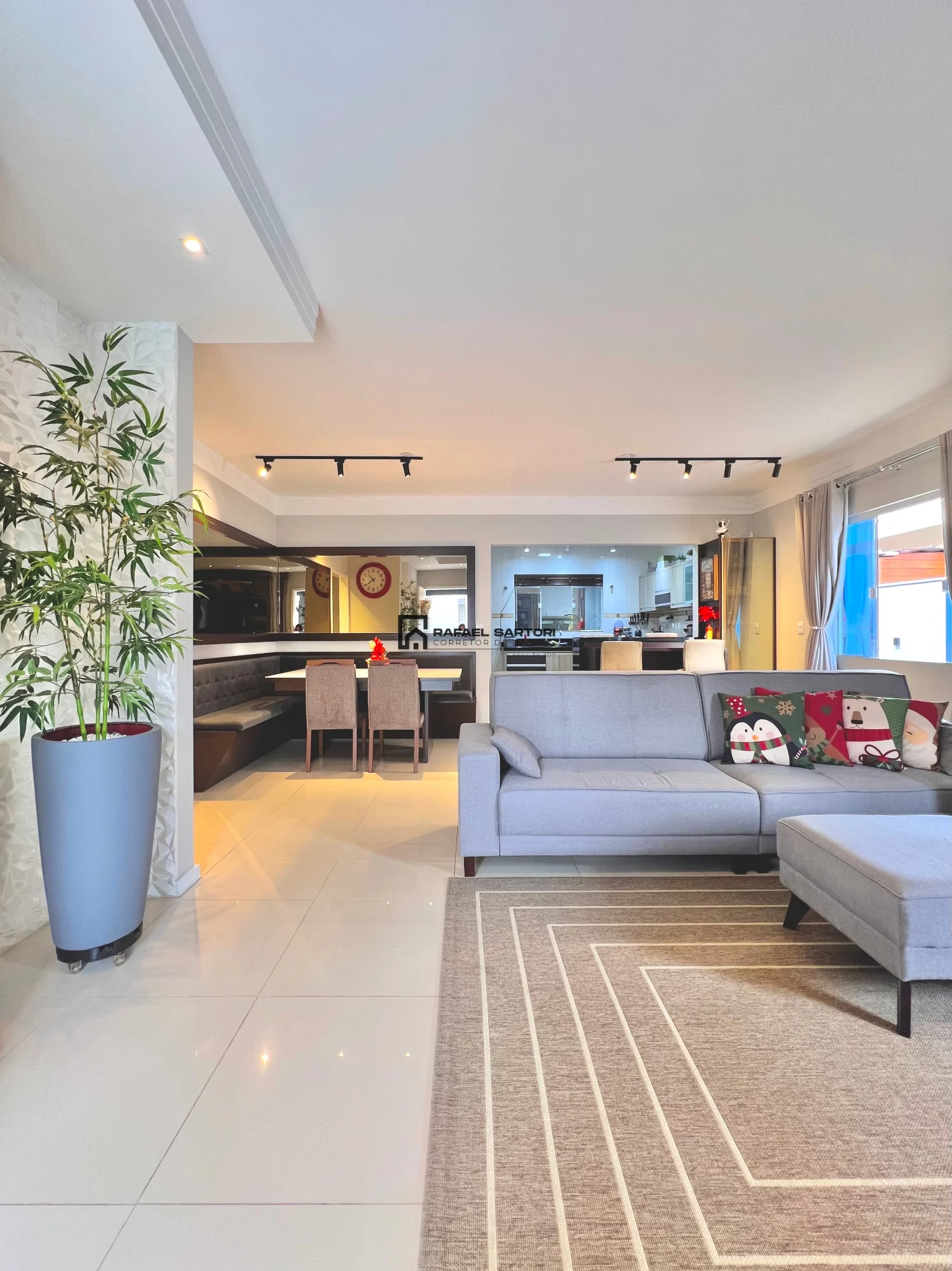 CASA COM 03 QUARTOS NO RAU