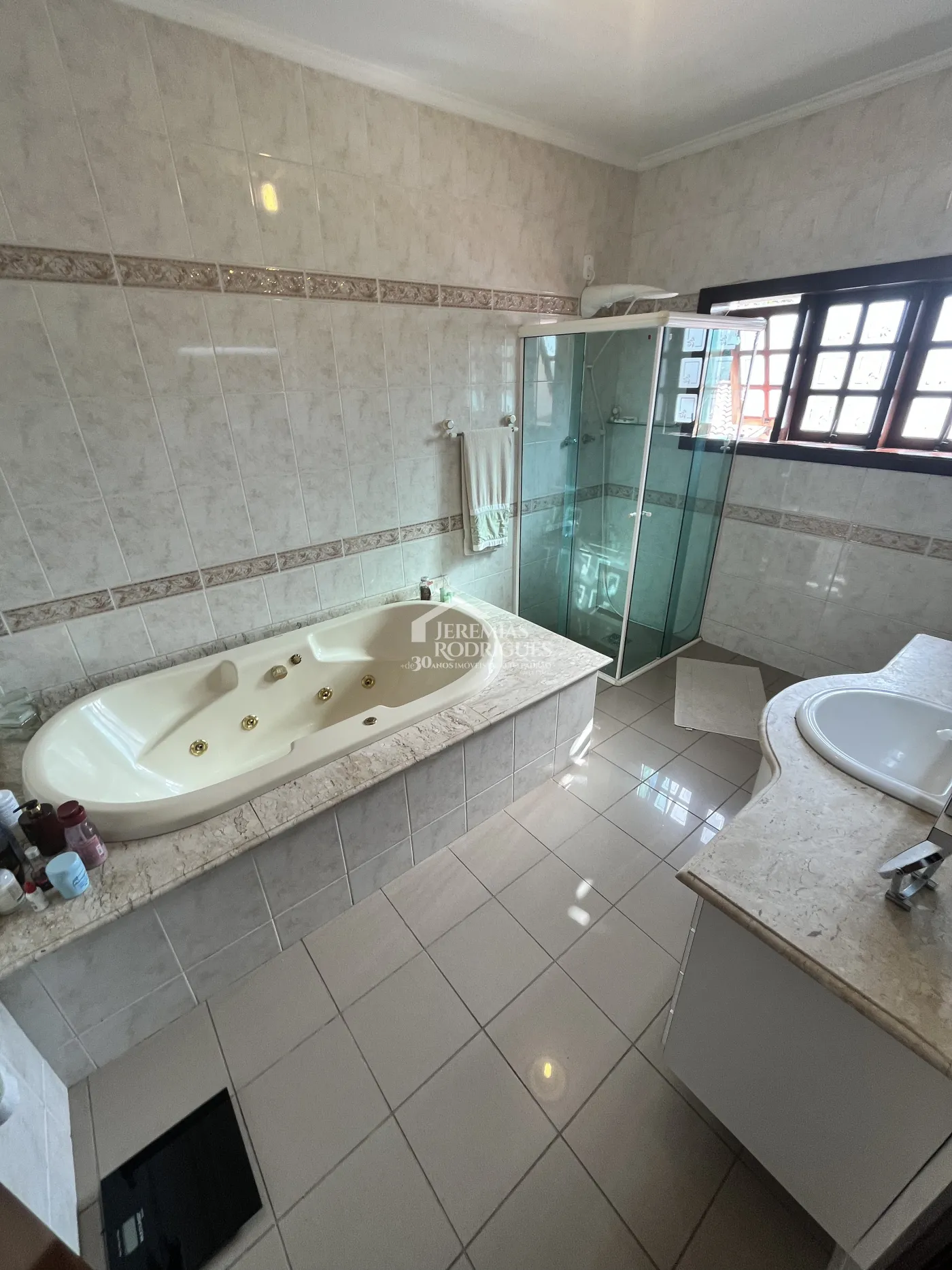 Sobrado com 3 dormitórios, 825 m2 - Residencial Doutor Lessa em Pindamonhangaba/SP